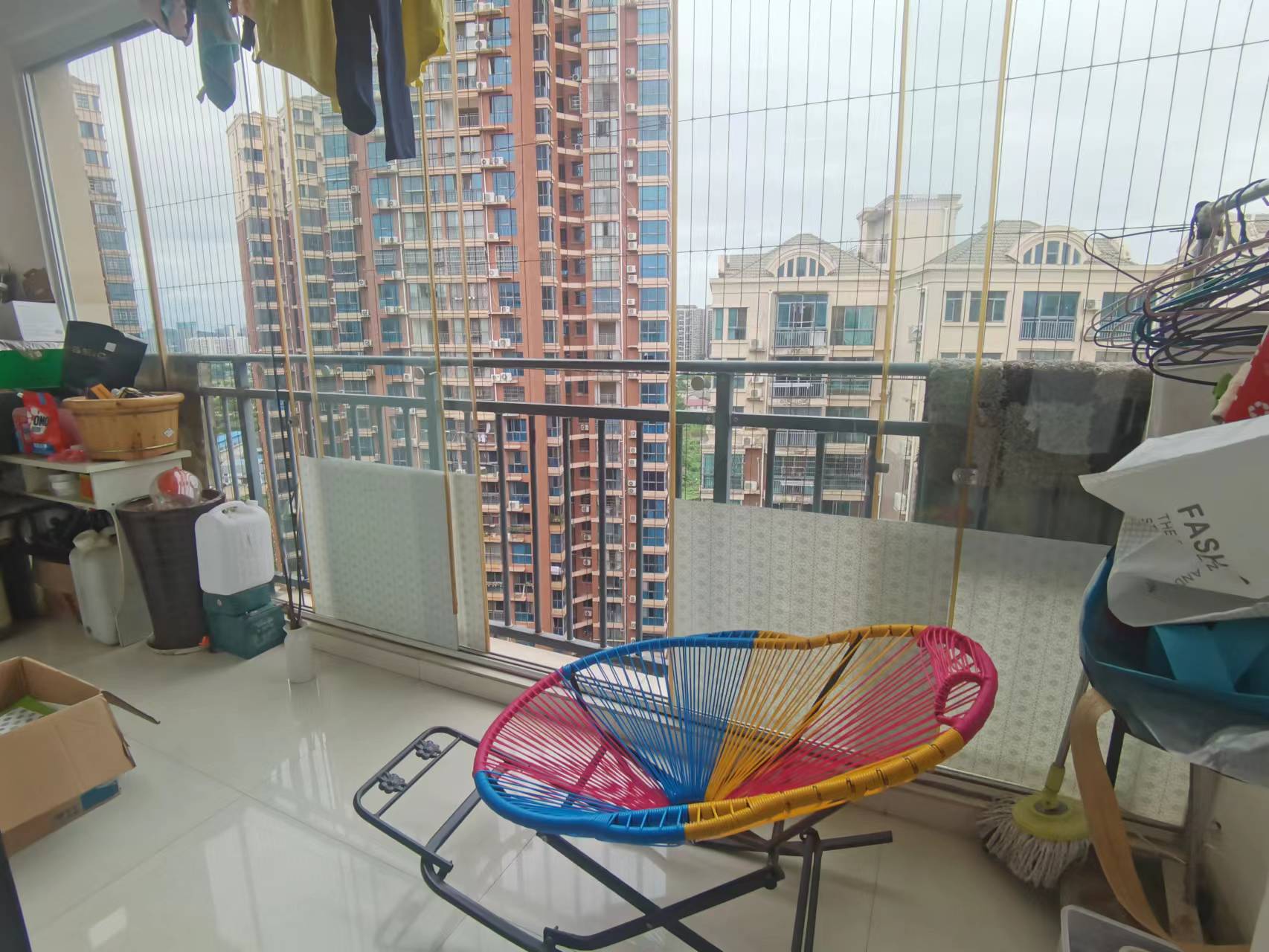 中央皇庭 3室2厅1卫 56.8万 中央皇庭 3室2厅1卫 56.8万客厅