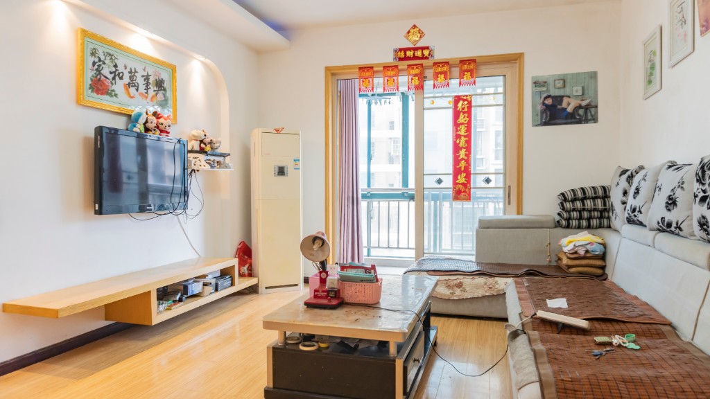 桃花里 2室2厅1卫 58.8万 桃花里 2室2厅1卫 58.8万客厅