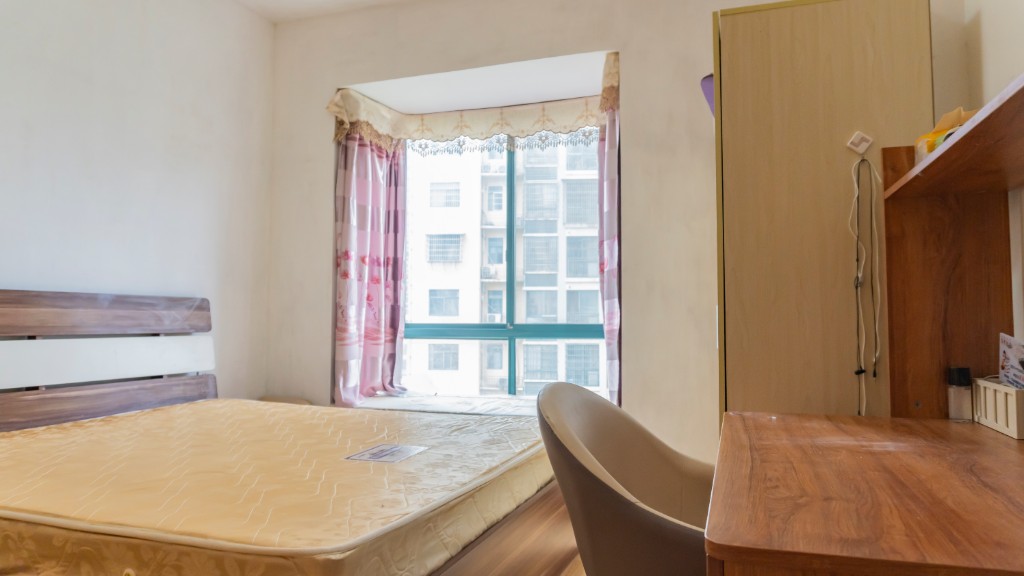 桃花里 2室2厅1卫 58.8万 桃花里 2室2厅1卫 58.8万客厅