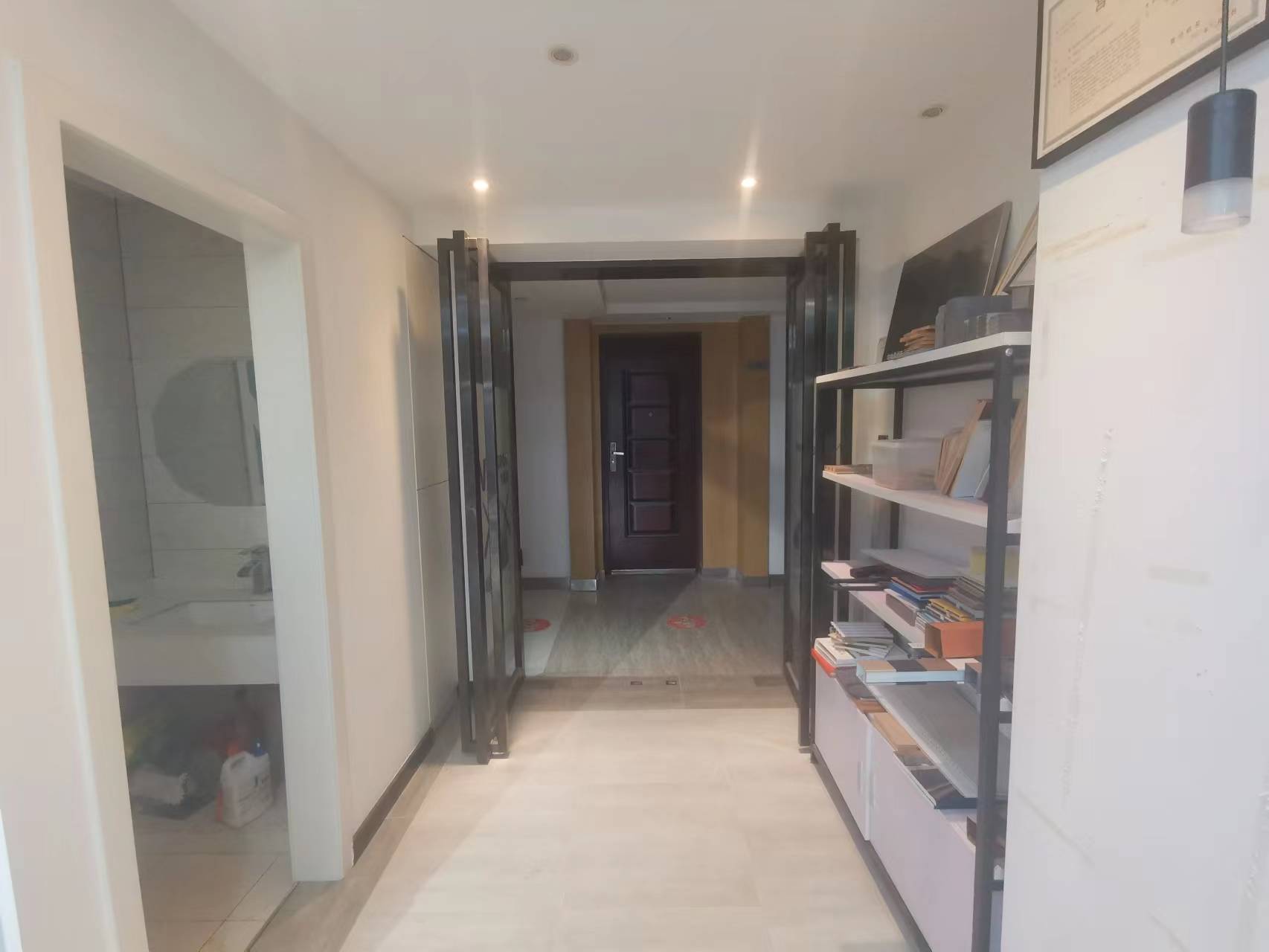 国际公馆(美的时代广场) 1室1厅1卫 32.0万 国际公馆(美的时代广场) 1室1厅1卫 32.0万客厅