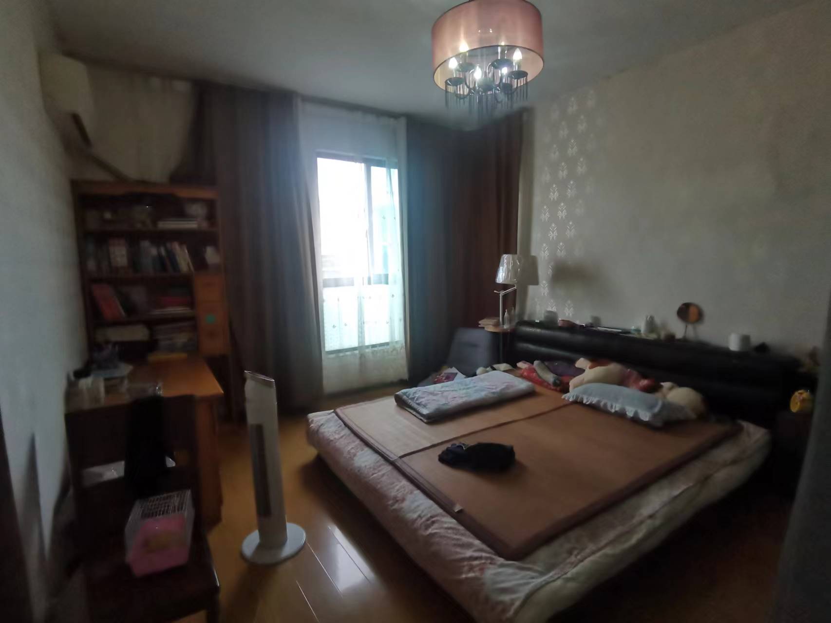 中央皇庭 3室2厅1卫 56.8万 中央皇庭 3室2厅1卫 56.8万客厅