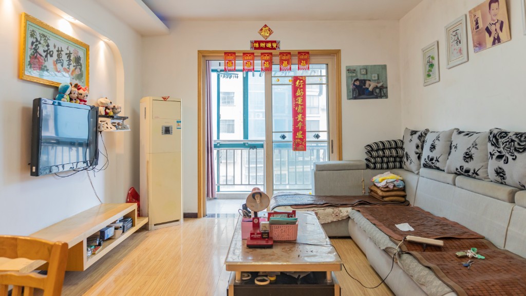 桃花里 2室2厅1卫 58.8万 桃花里 2室2厅1卫 58.8万客厅