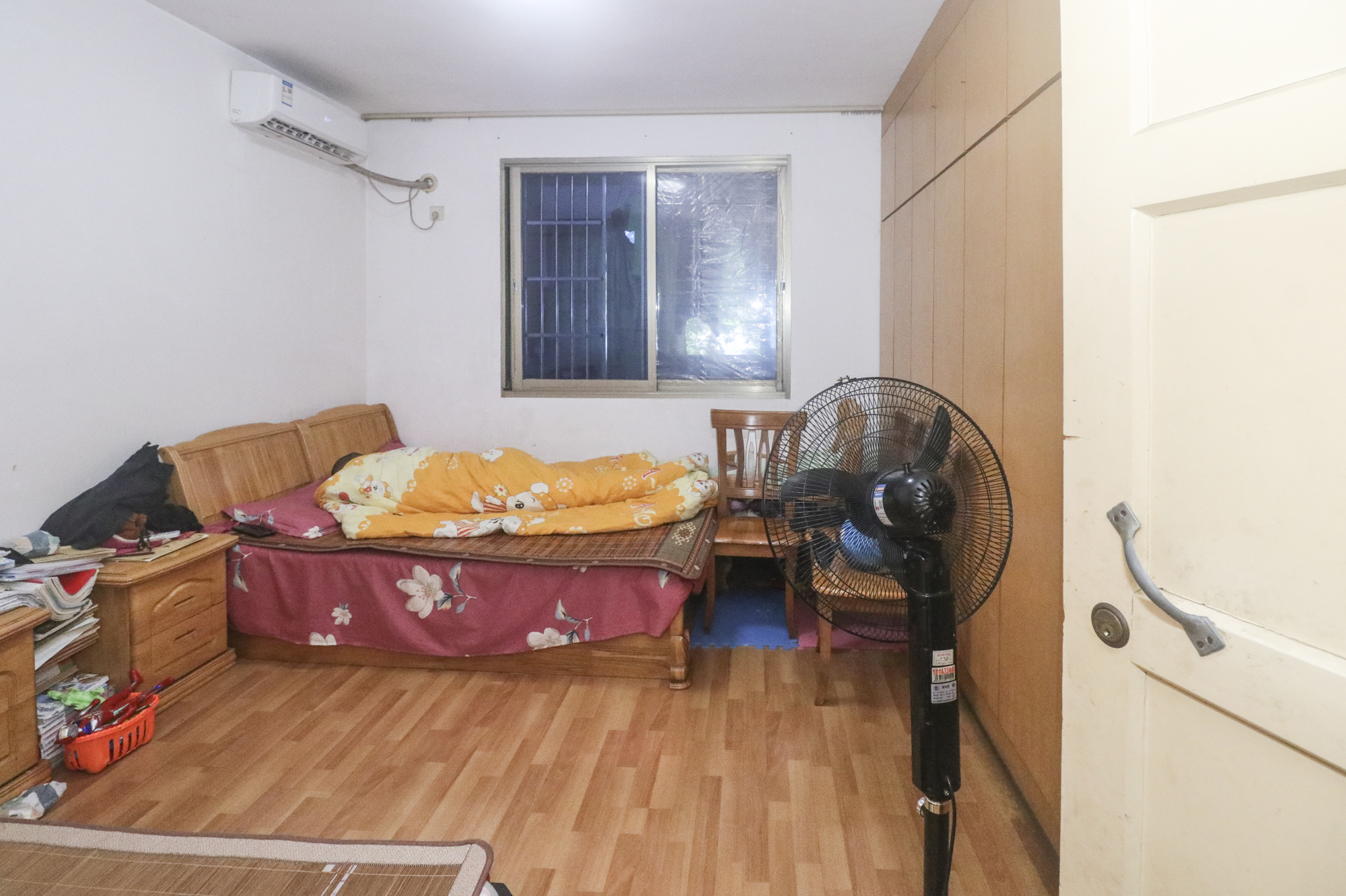 岳银小区(一二三五村) 2室2厅1卫 71.8万 岳银小区(一二三五村) 2室2厅1卫 71.8万卧室