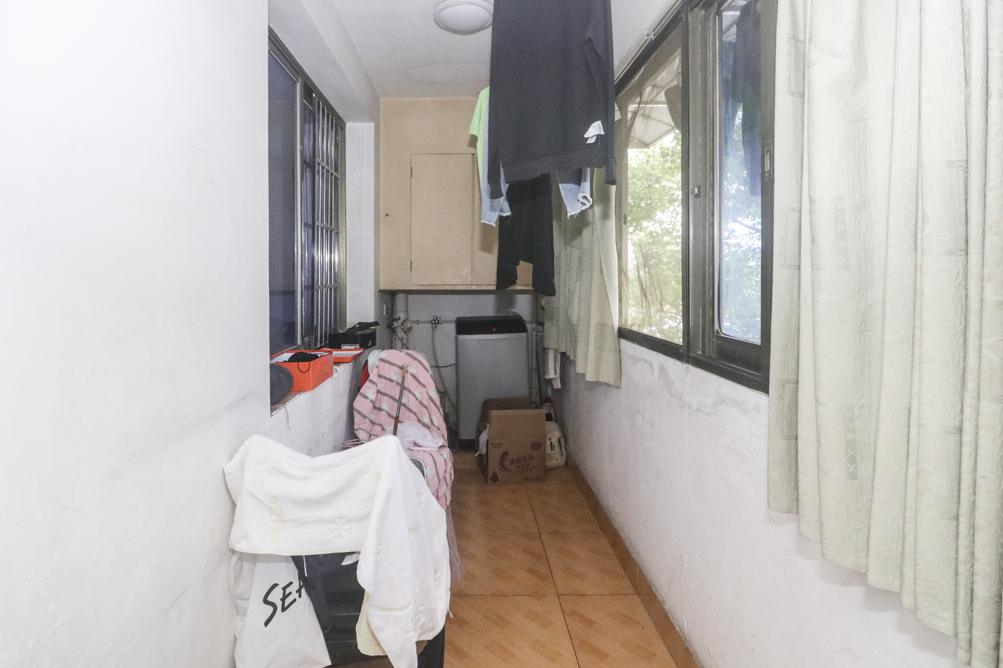 岳银小区(一二三五村) 2室2厅1卫 71.8万 岳银小区(一二三五村) 2室2厅1卫 71.8万阳台