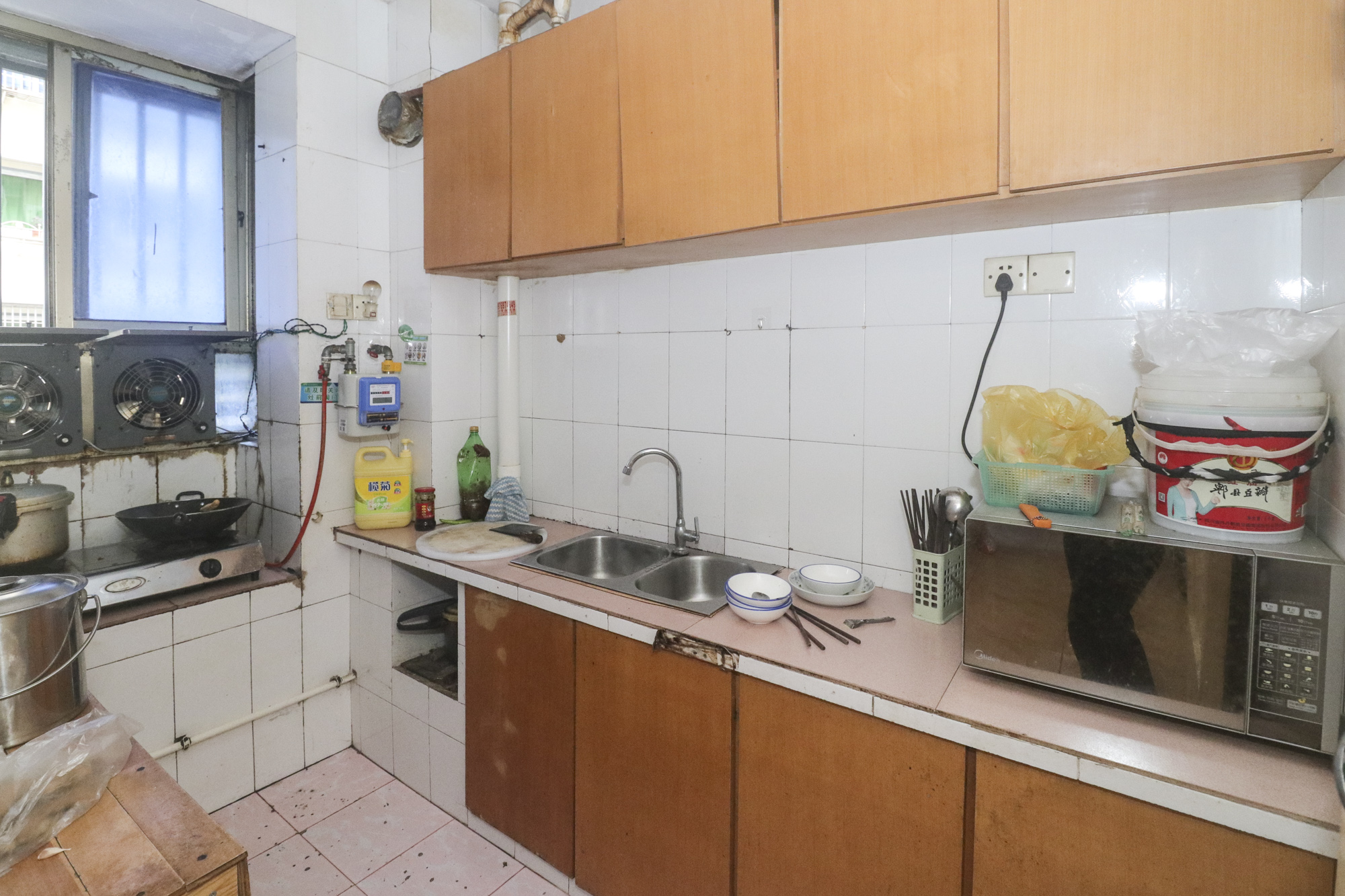 岳银小区(一二三五村) 2室2厅1卫 71.8万 岳银小区(一二三五村) 2室2厅1卫 71.8万厨房