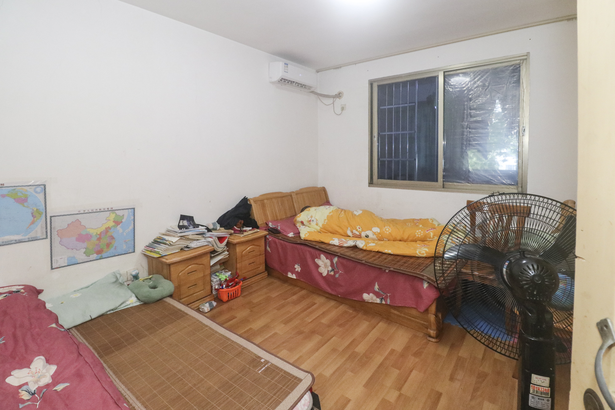 岳银小区(一二三五村) 2室2厅1卫 71.8万 岳银小区(一二三五村) 2室2厅1卫 71.8万卧室