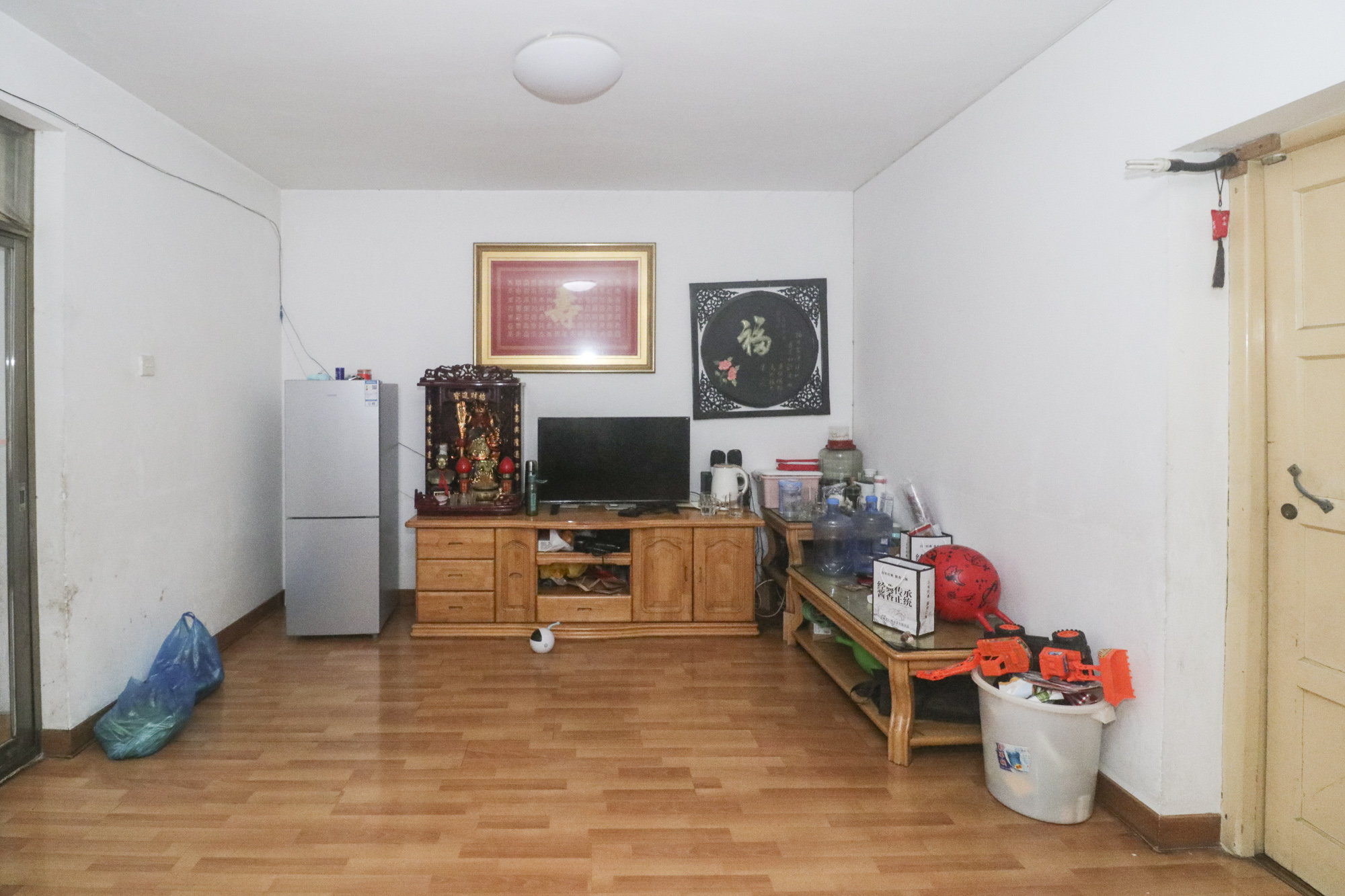 岳银小区(一二三五村) 2室2厅1卫 71.8万 岳银小区(一二三五村) 2室2厅1卫 71.8万客厅