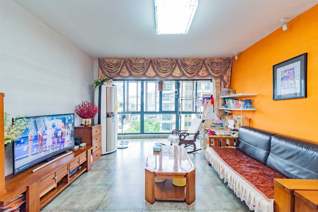 雍景园  3室2厅2卫    129.0万 雍景园  3室2厅2卫    129.0万客厅