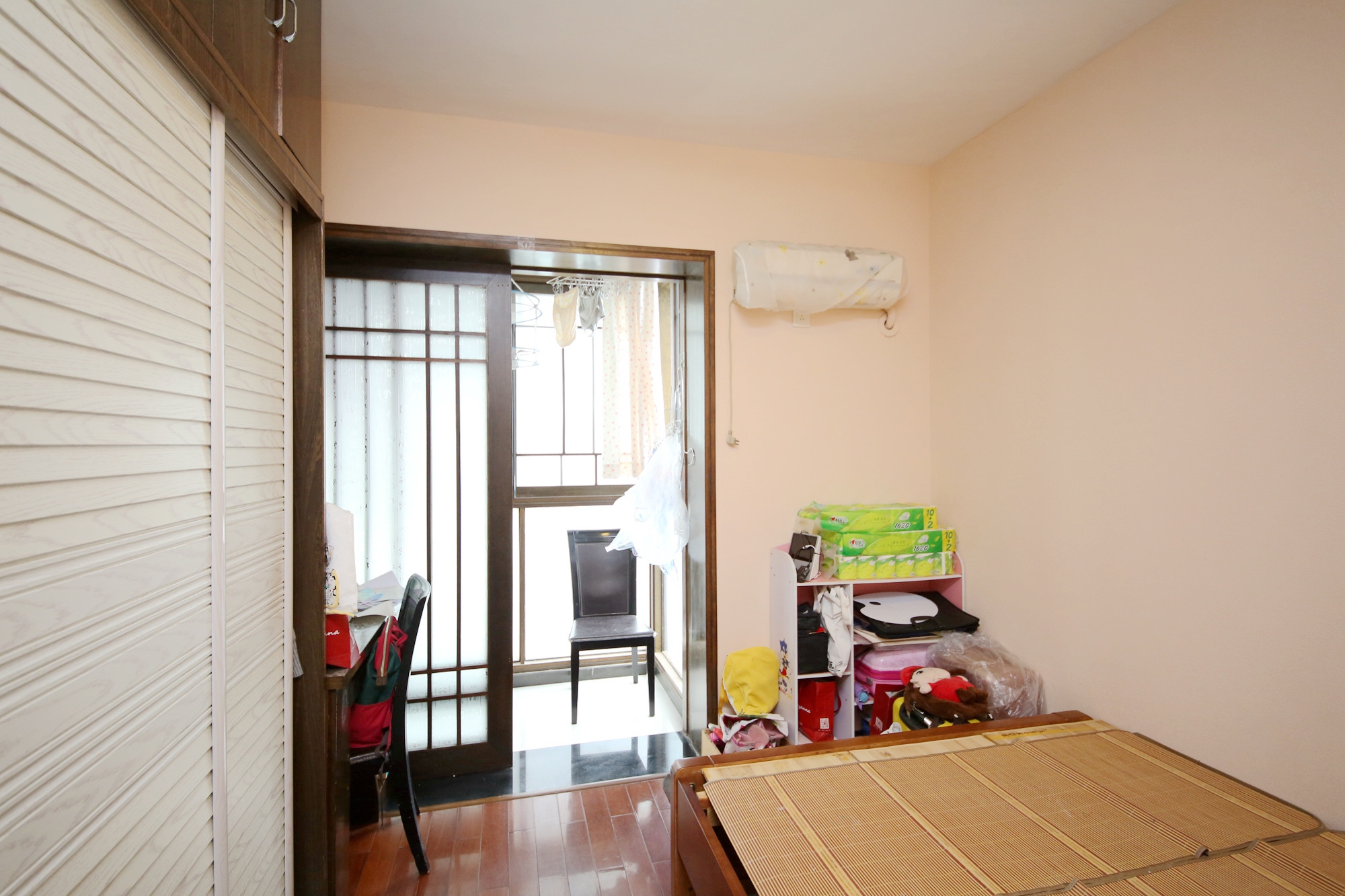 新楚天扶华庭  3室2厅2卫   155.00万卧室