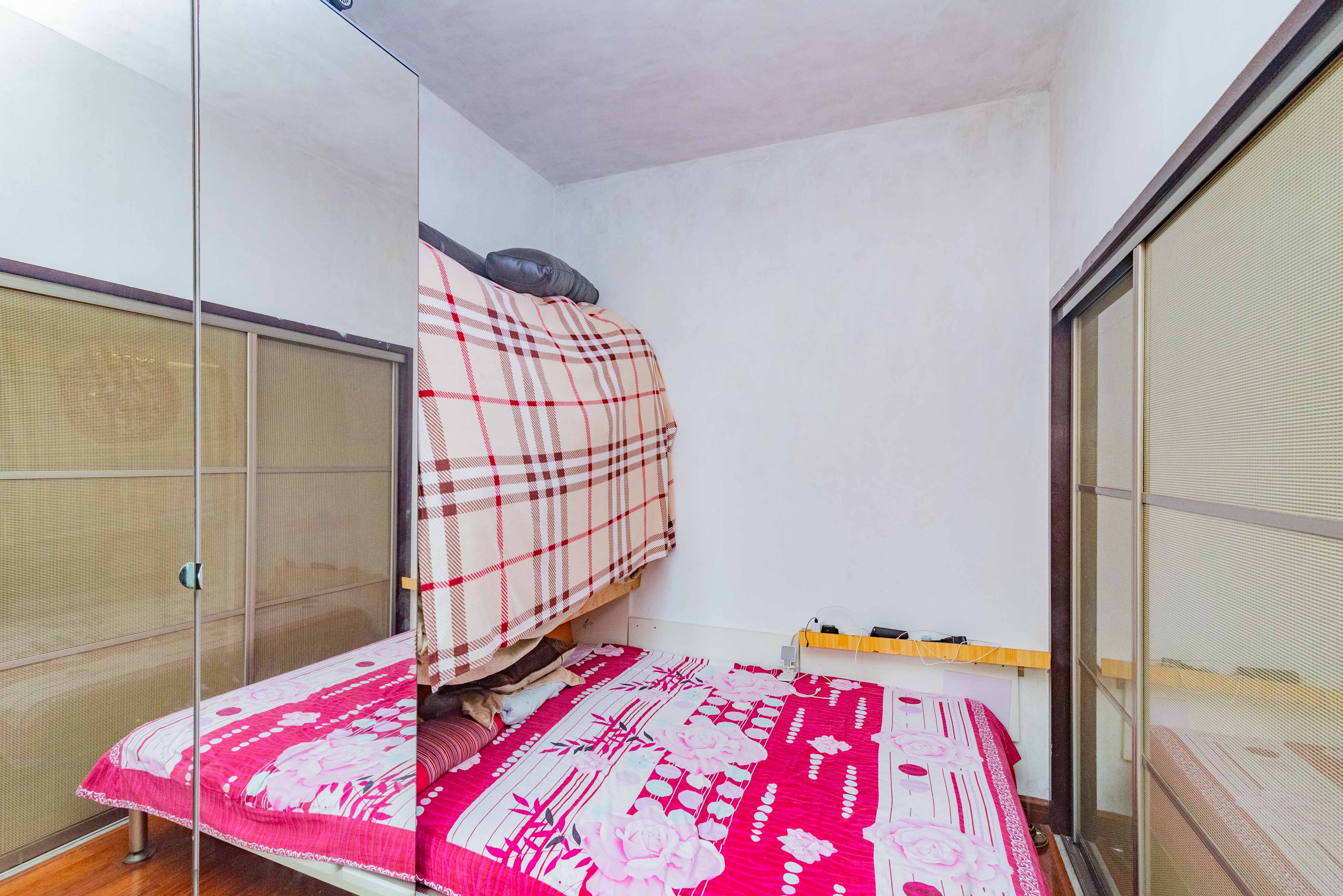 雍景园  3室2厅2卫    129.0万 雍景园  3室2厅2卫    129.0万卧室