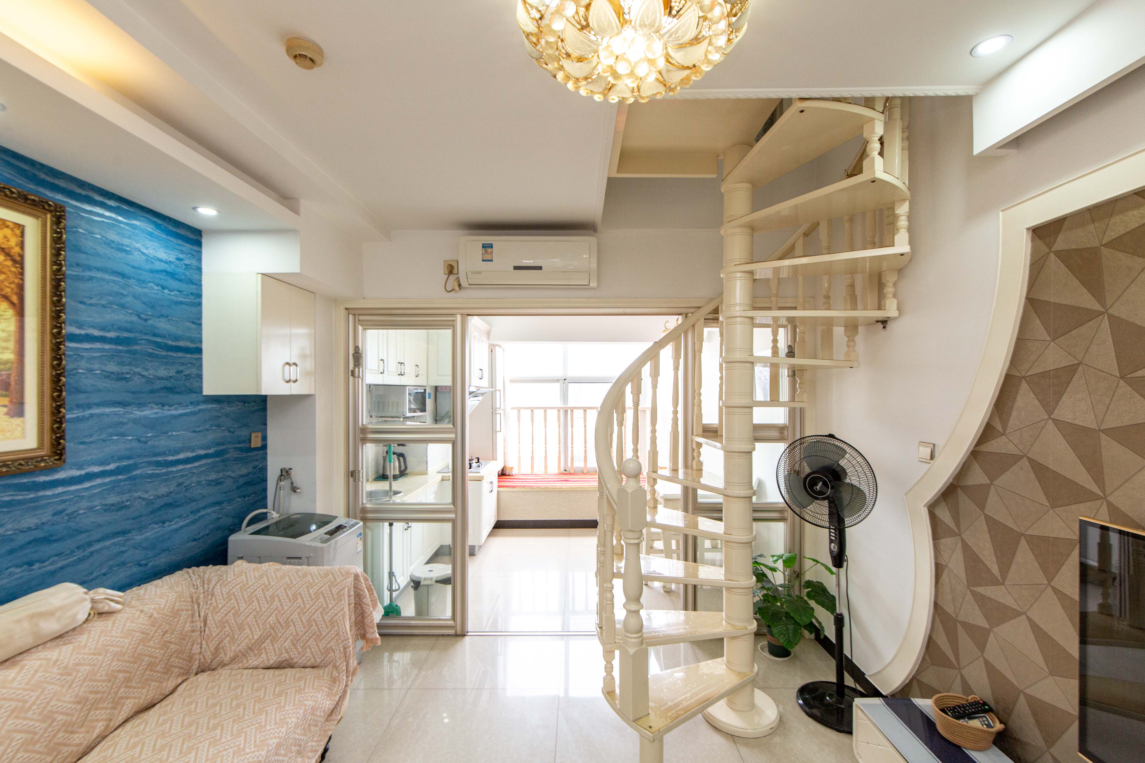 金色loft（鑫秋大厦）  2室1厅1卫   56.80万客厅