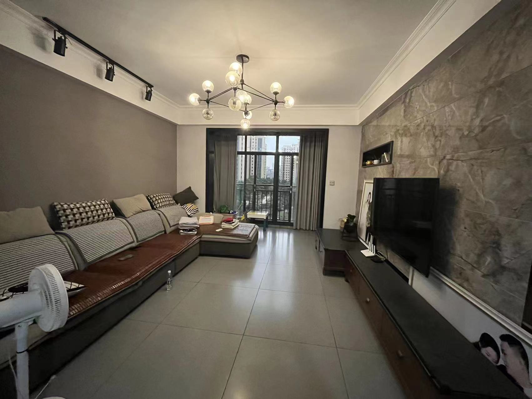 新桂广场 2室2厅1卫 63.0万 新桂广场 2室2厅1卫 63.0万客厅