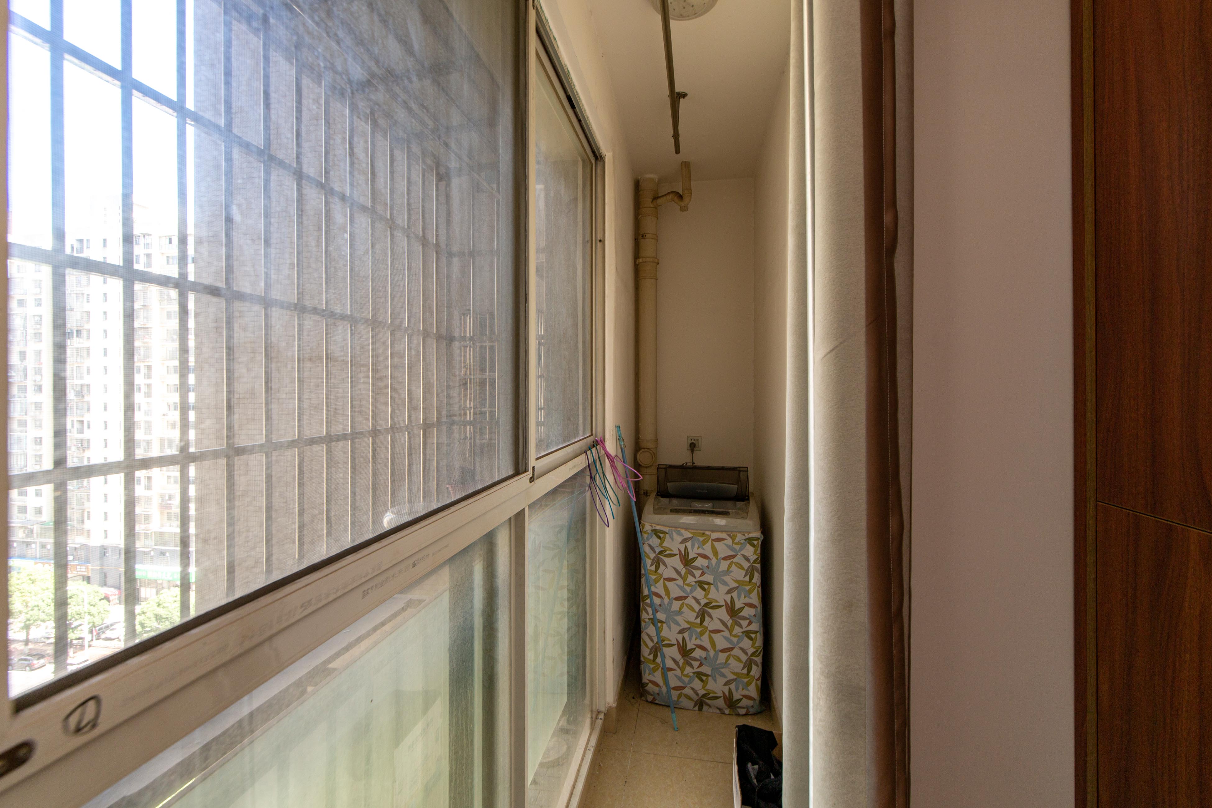 恒丰天湘华庭  3室2厅2卫    99.0万 恒丰天湘华庭  3室2厅2卫    99.0万阳台