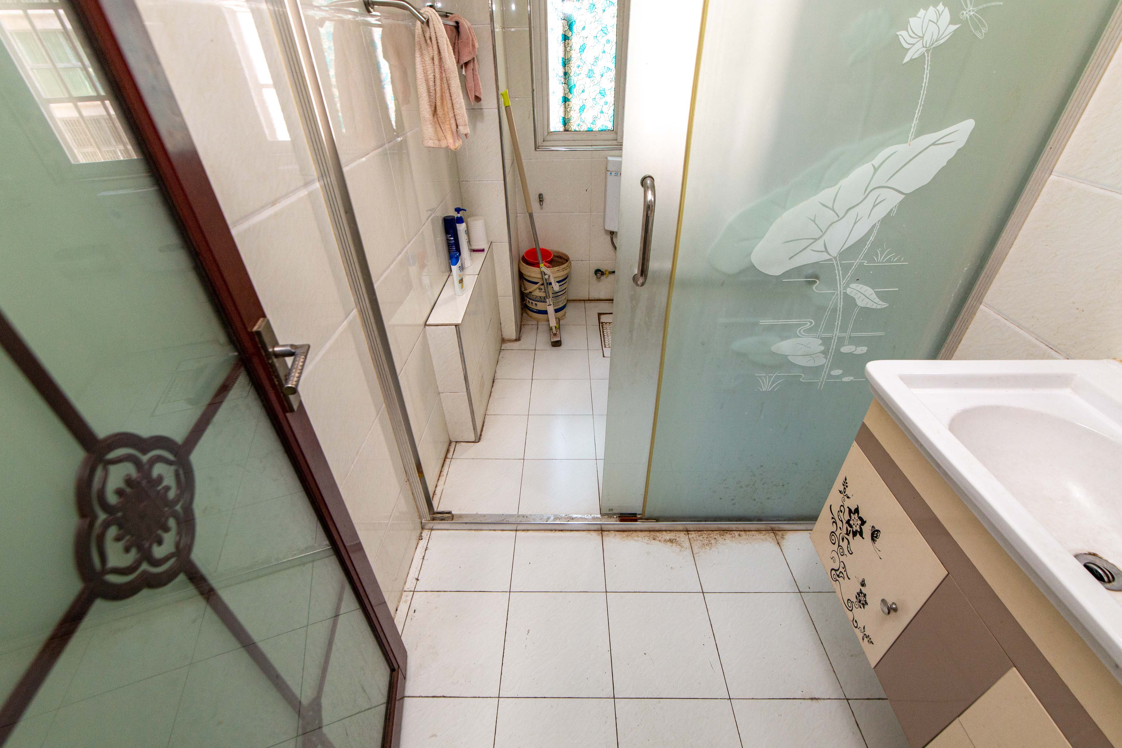 恒丰天湘华庭  3室2厅2卫    99.0万卫生间