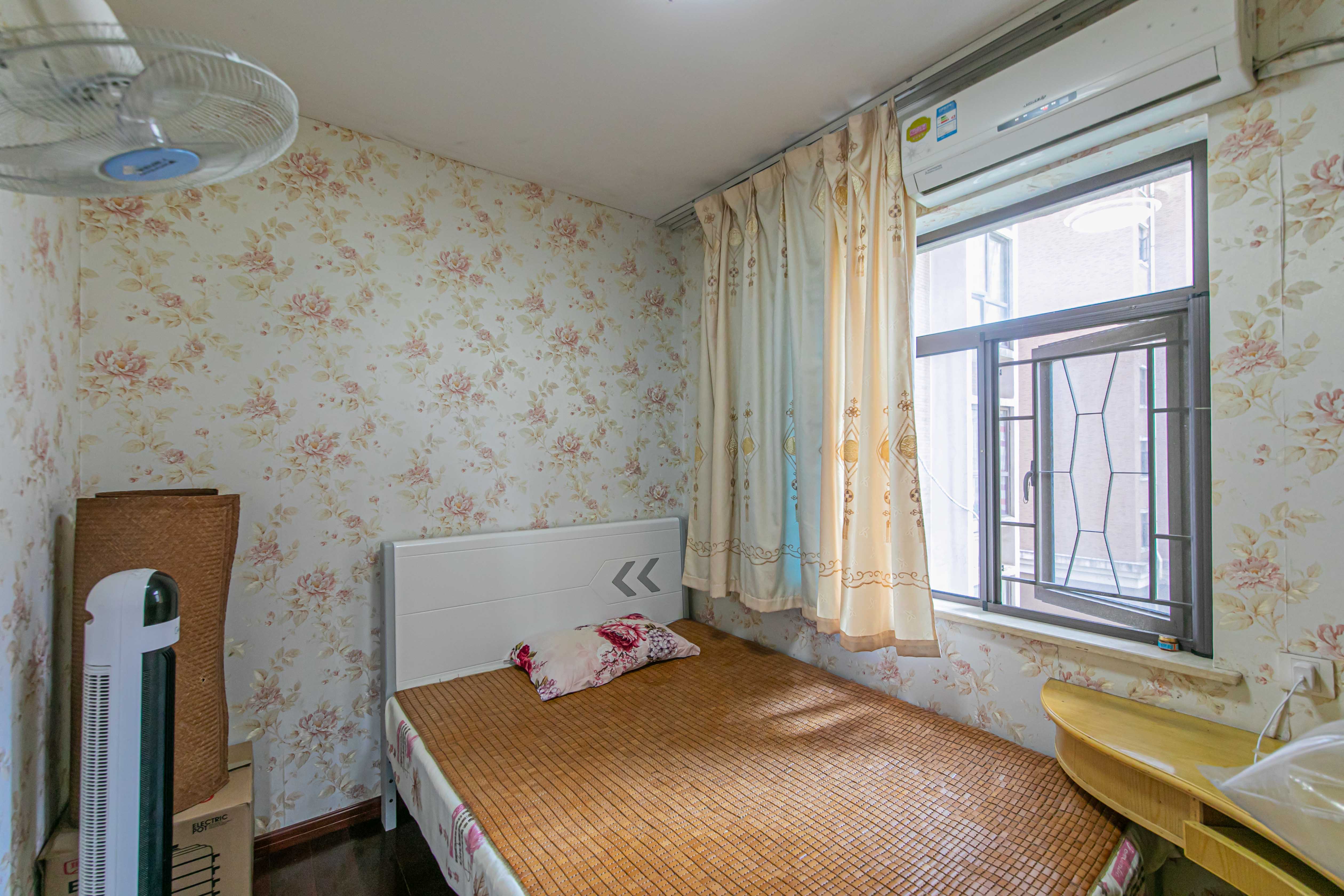 水岸世景  2室1厅1卫    58.0万 水岸世景  2室1厅1卫    58.0万卧室