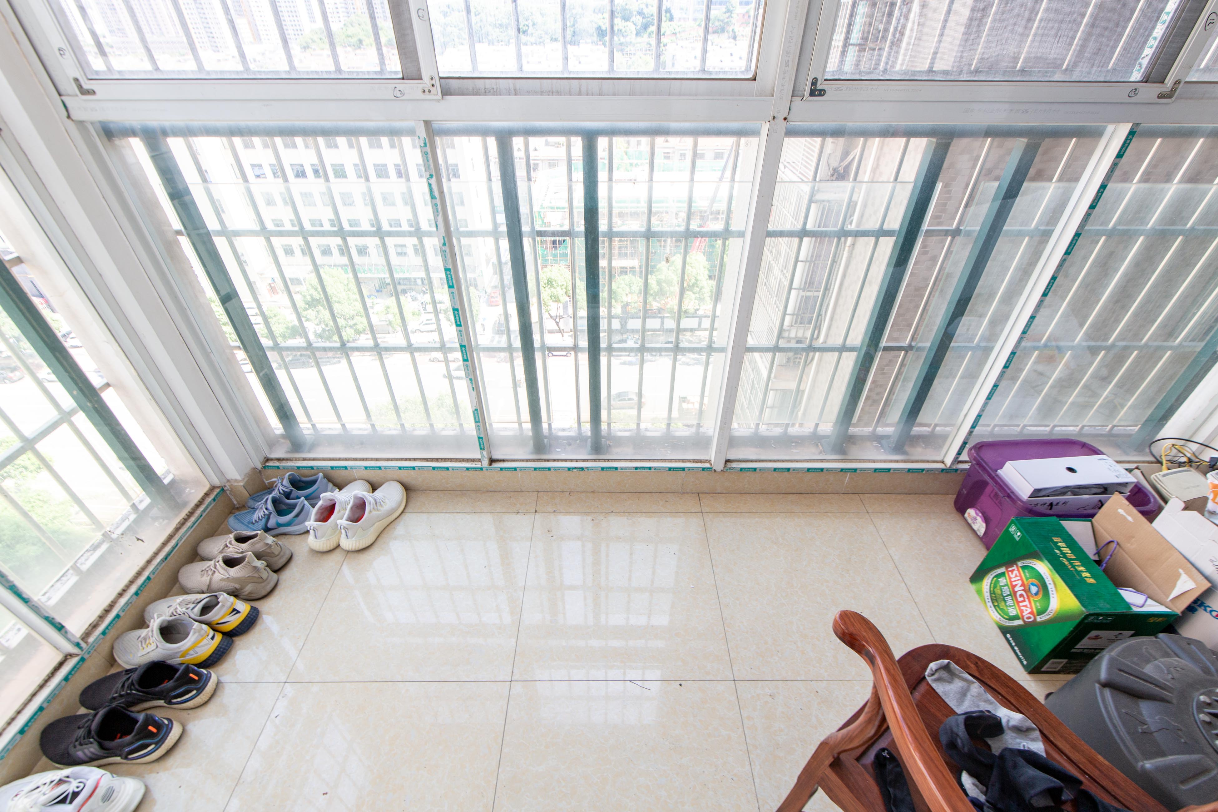 恒丰天湘华庭  3室2厅2卫    99.0万阳台