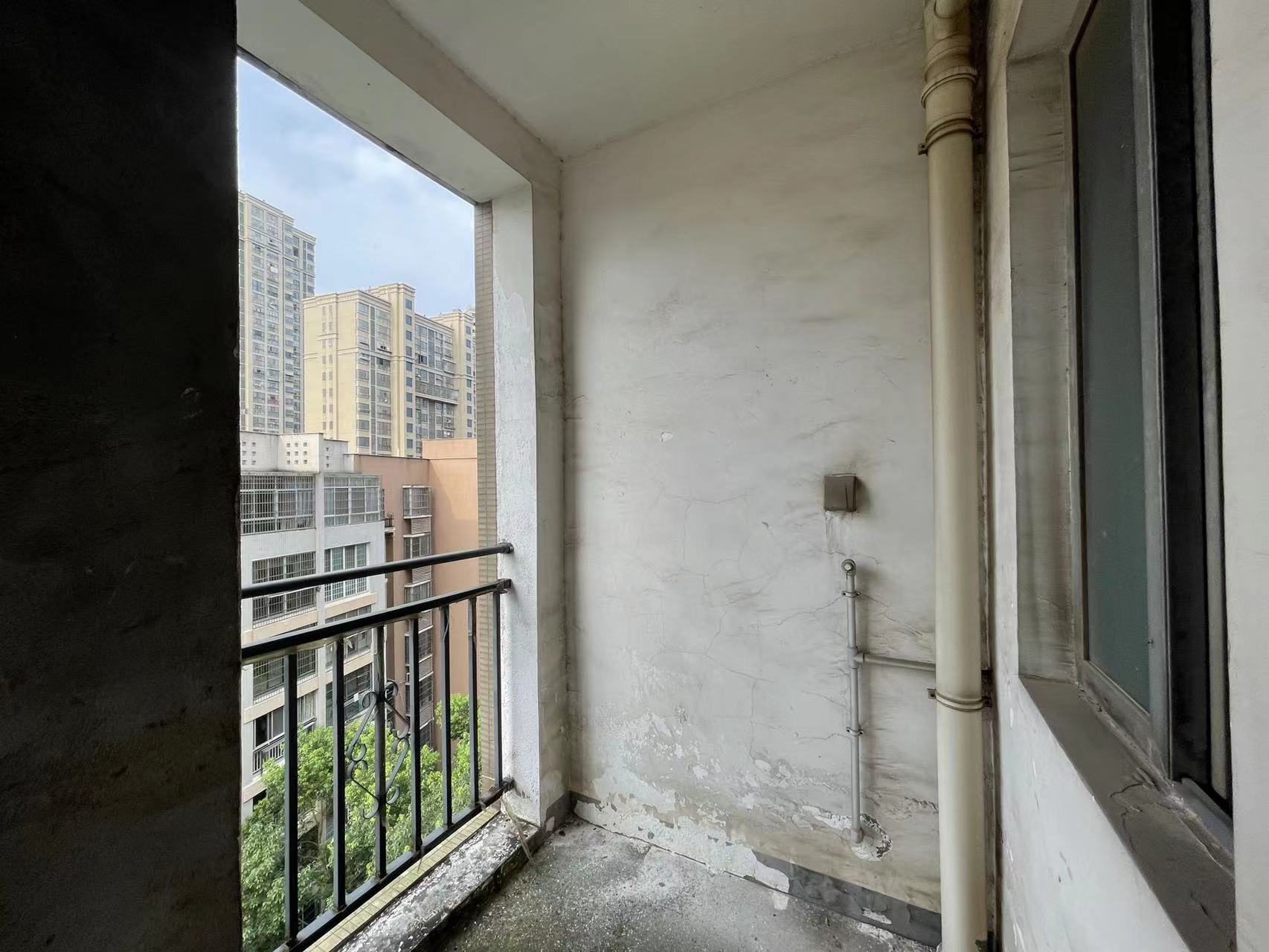 百江花园 3室2厅1卫 43.8万 百江花园 3室2厅1卫 43.8万客厅