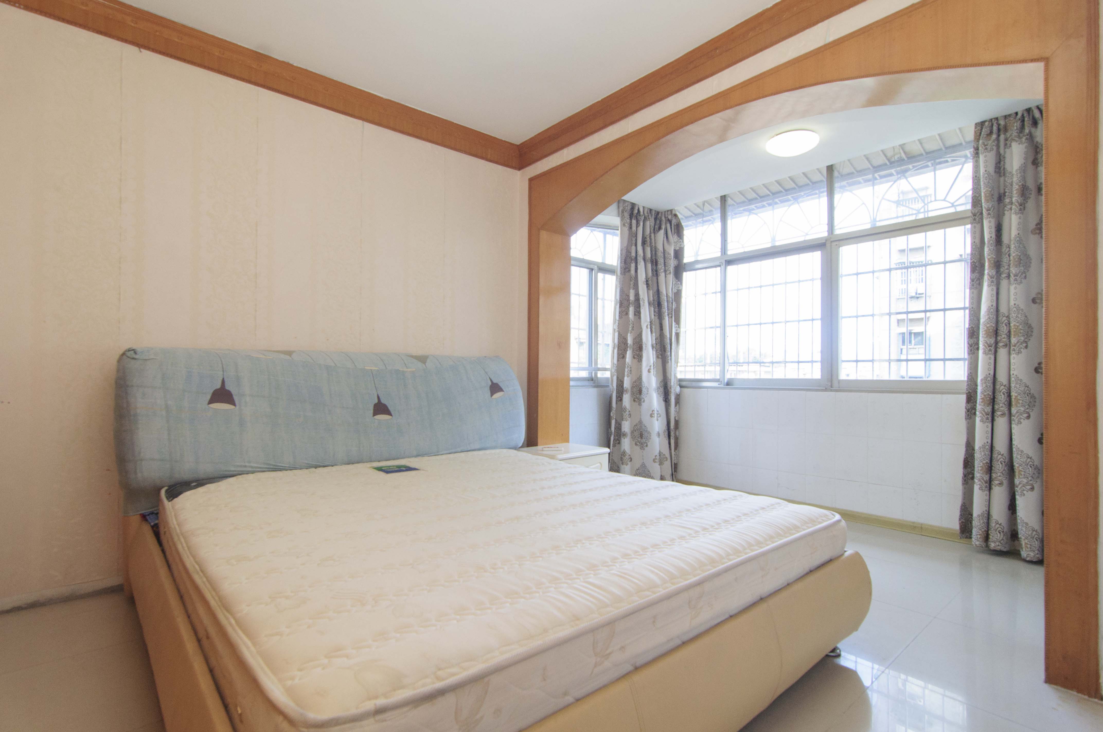 向东南社区  3室1厅1卫   52.00万卧室