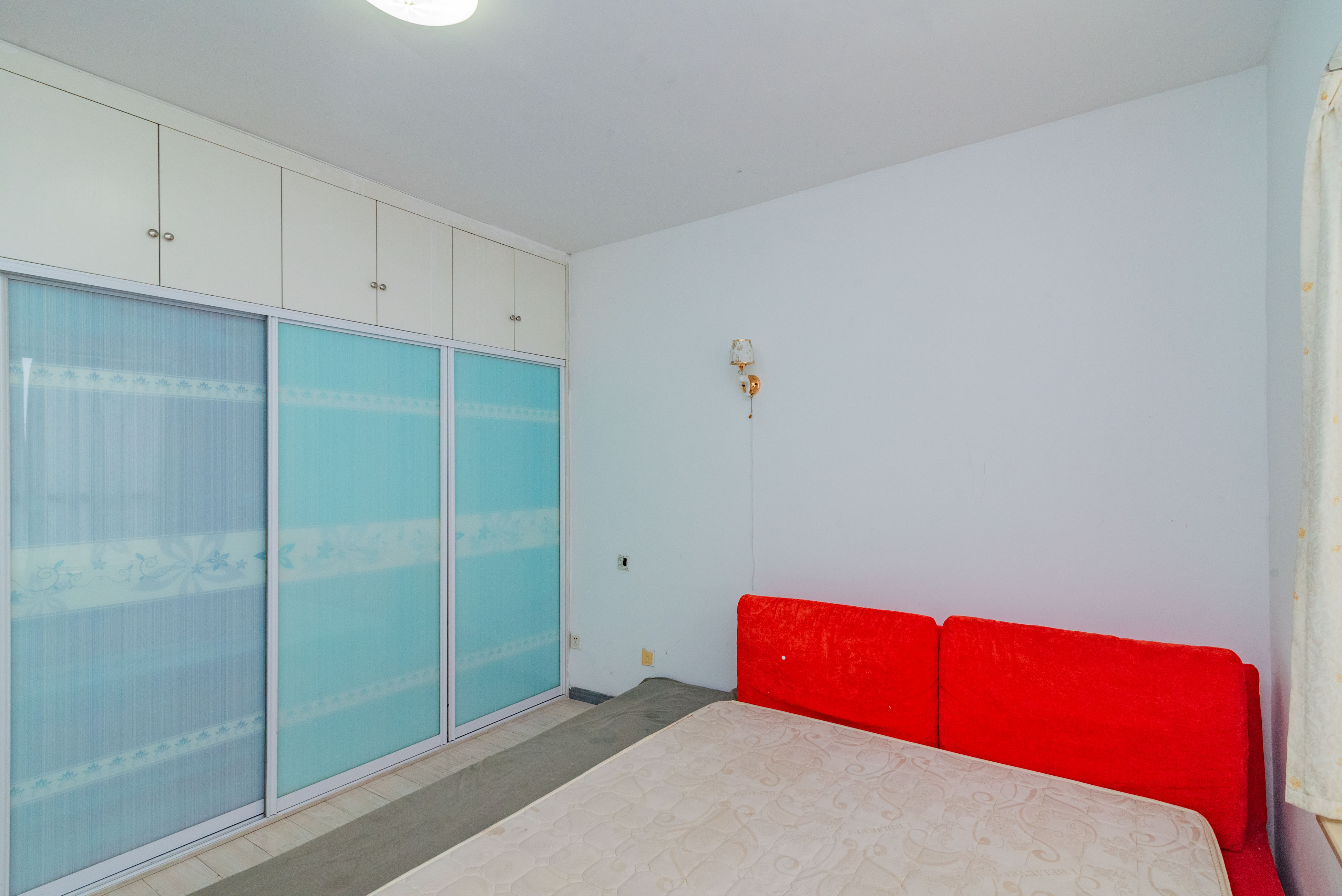 紫晶城 3室2厅1卫 70.0万 紫晶城 3室2厅1卫 70.0万卧室