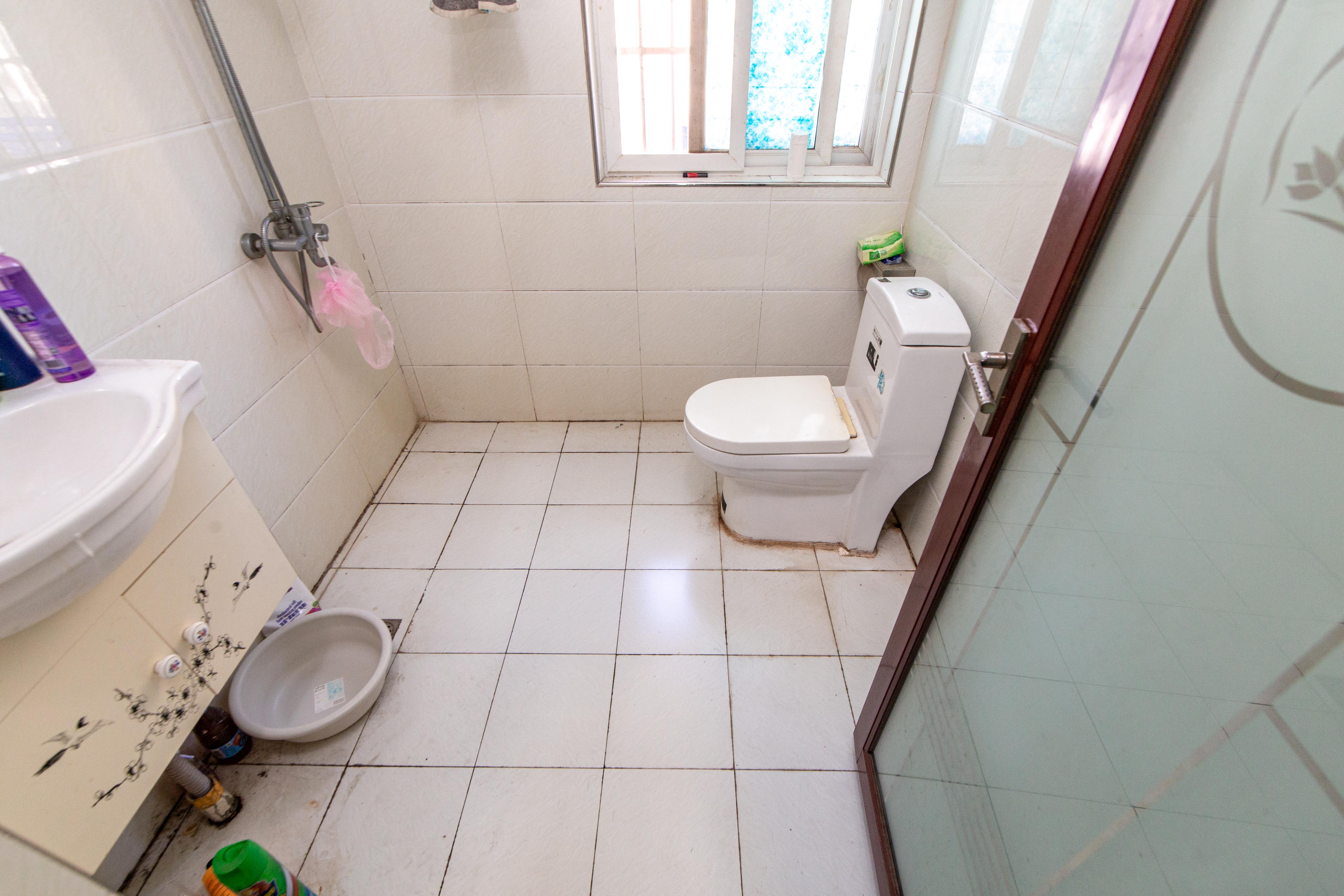 恒丰天湘华庭  3室2厅2卫    99.0万卫生间