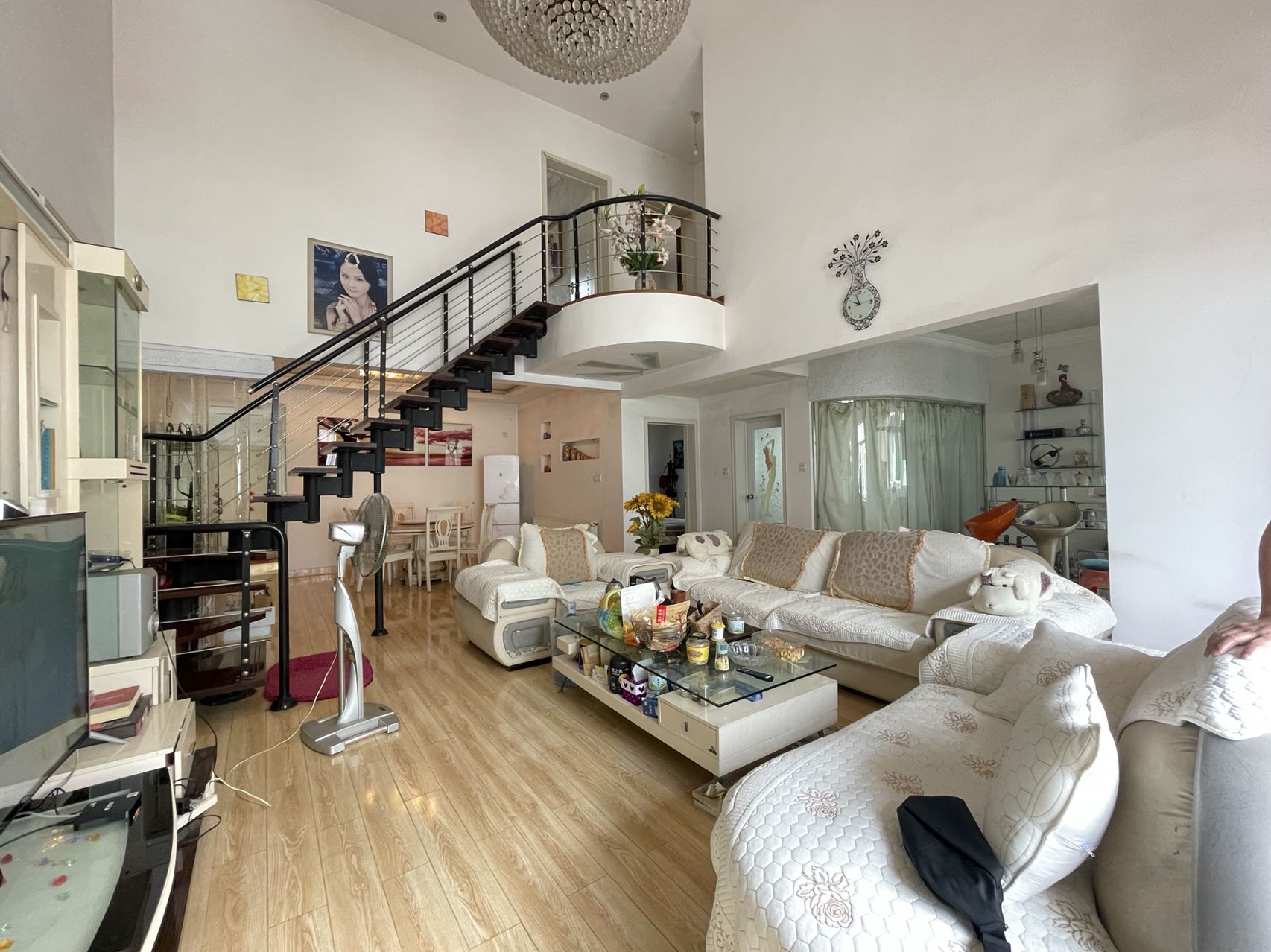 团结一村 5室2厅3卫 90.0万 团结一村 5室2厅3卫 90.0万客厅