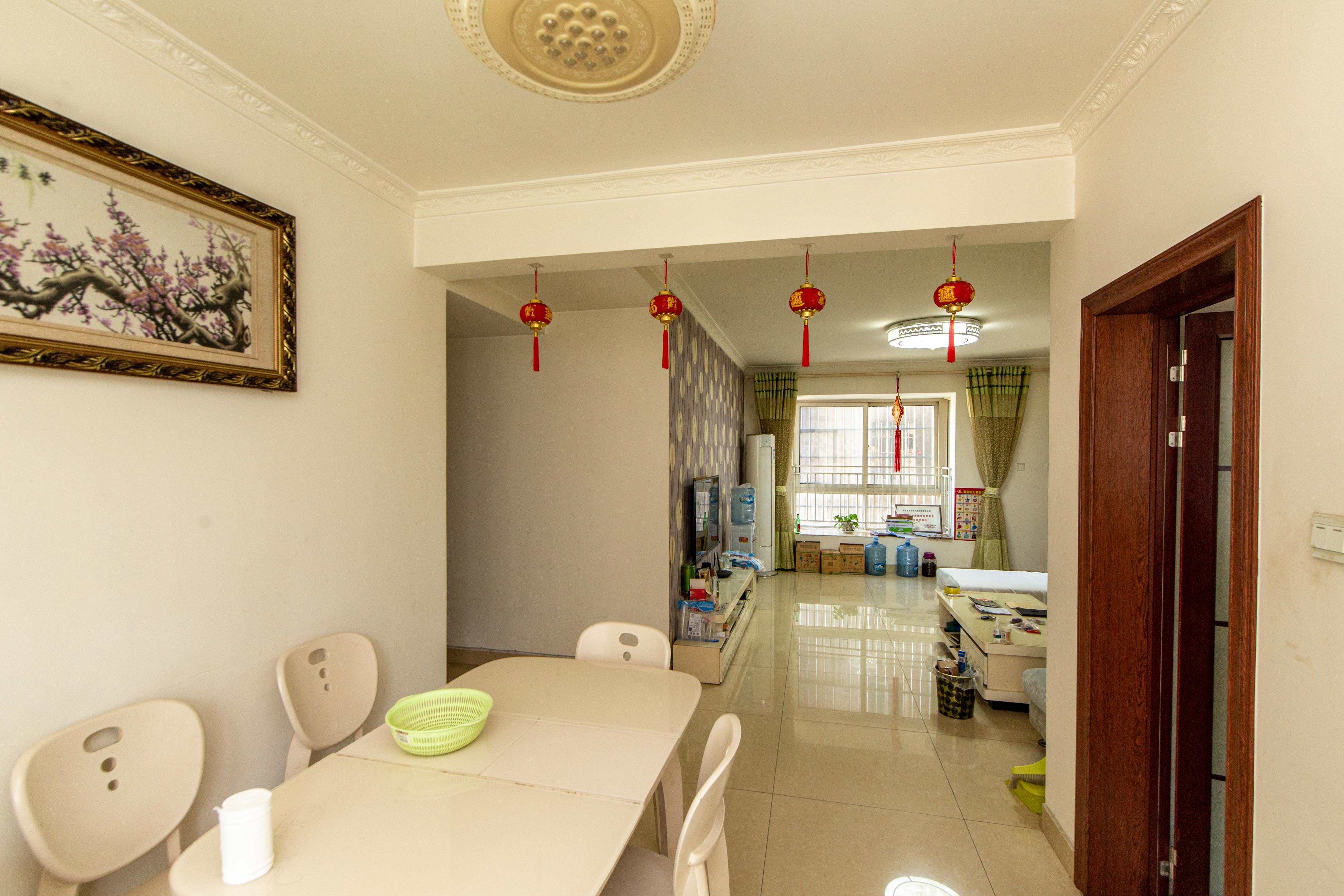 恒丰天湘华庭  3室2厅2卫    99.0万客厅