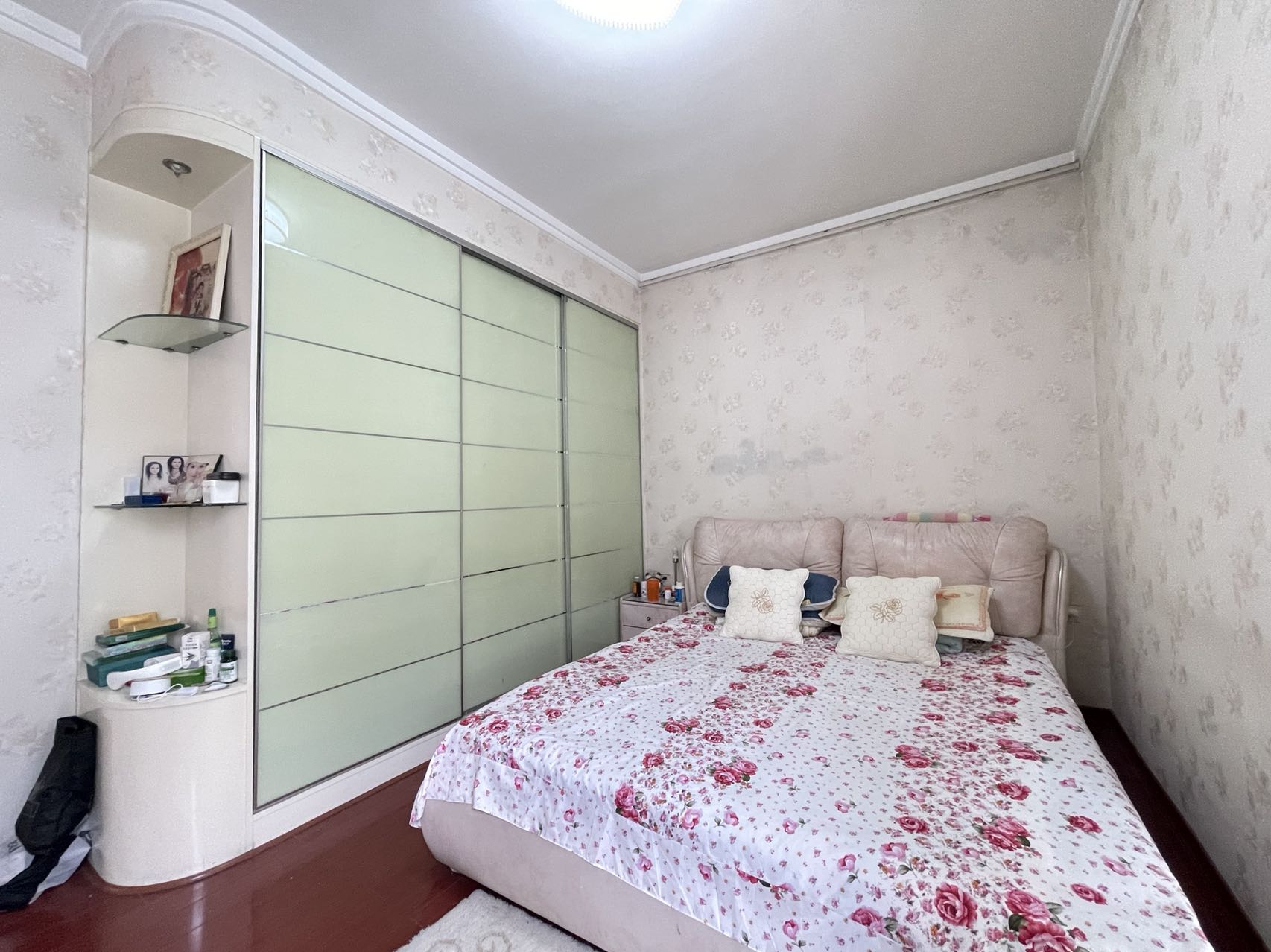 团结一村 5室2厅3卫 90.0万 团结一村 5室2厅3卫 90.0万客厅