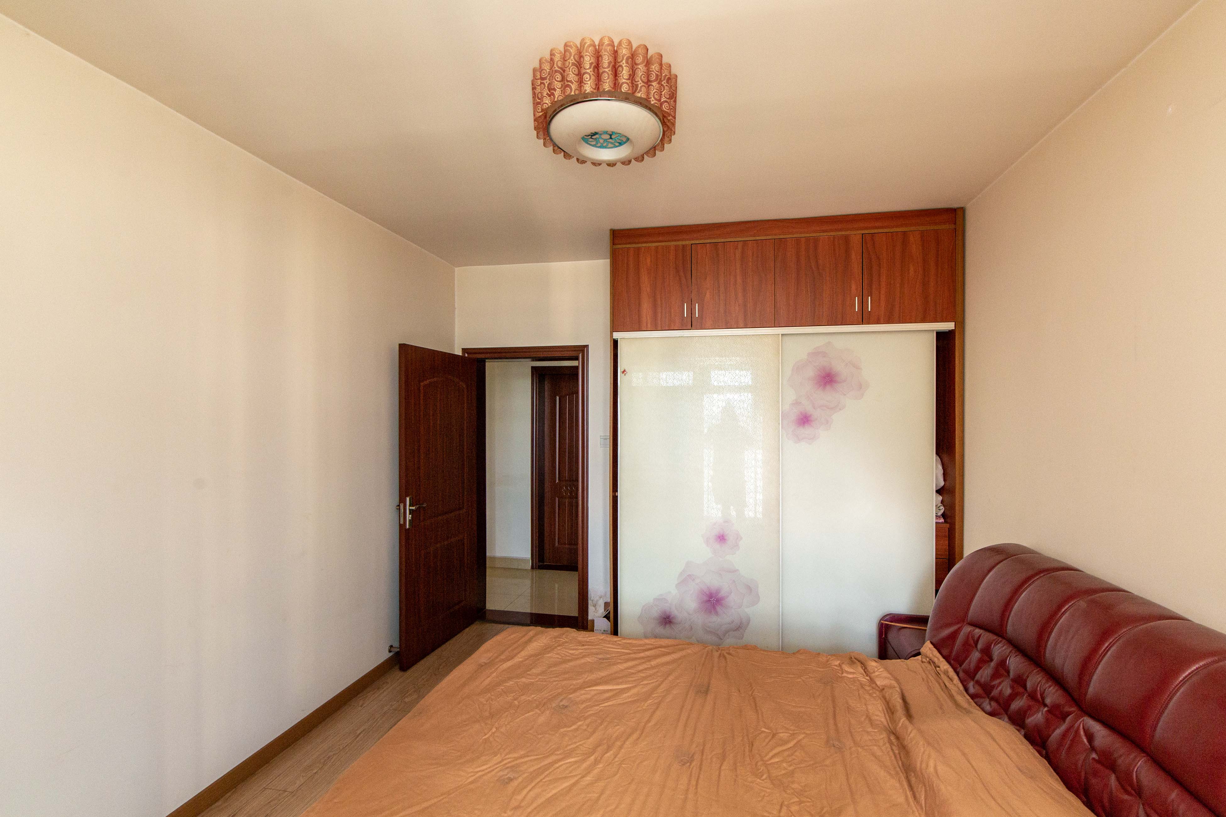 恒丰天湘华庭  3室2厅2卫    99.0万卧室