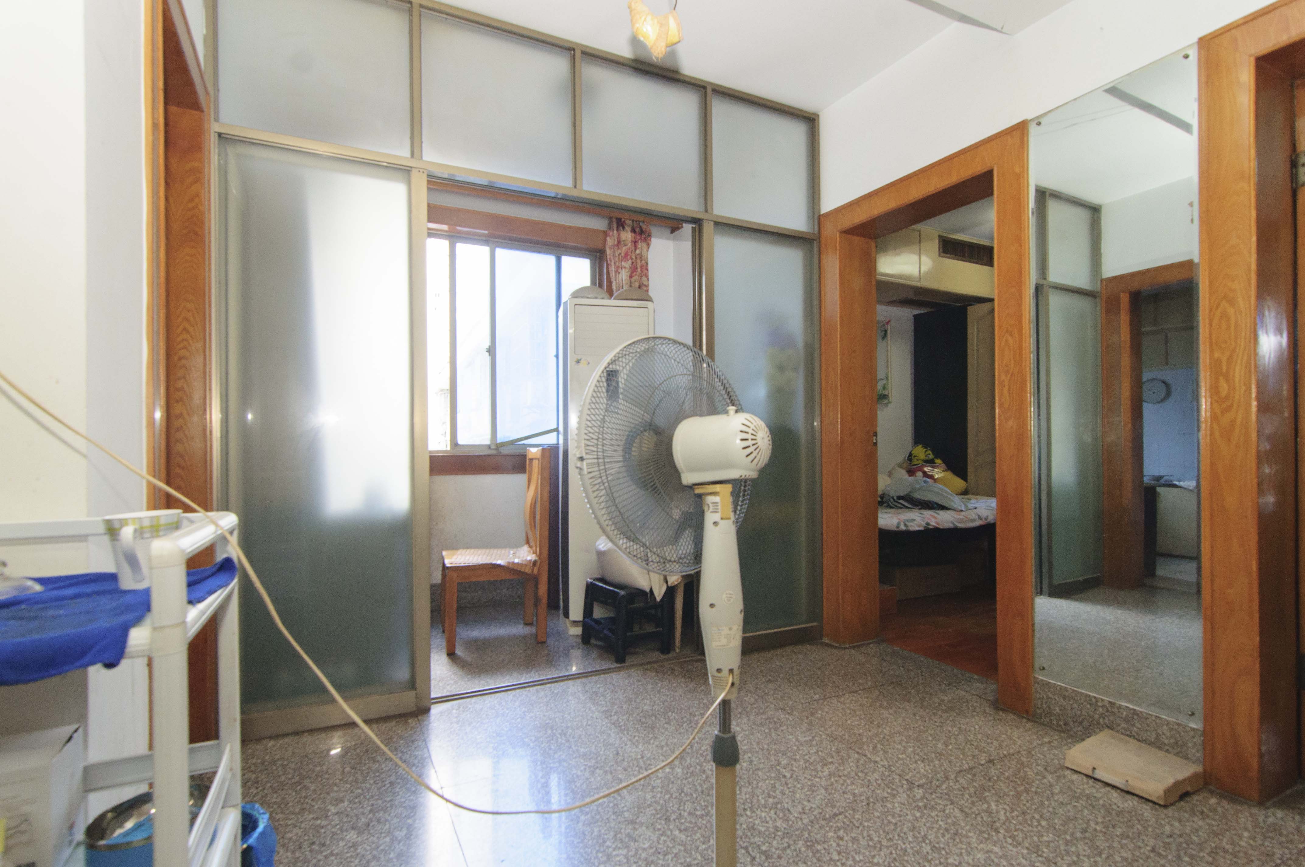长沙市自来水公司住宅小区（白沙路119号）  2室2厅1卫   92.80万客厅