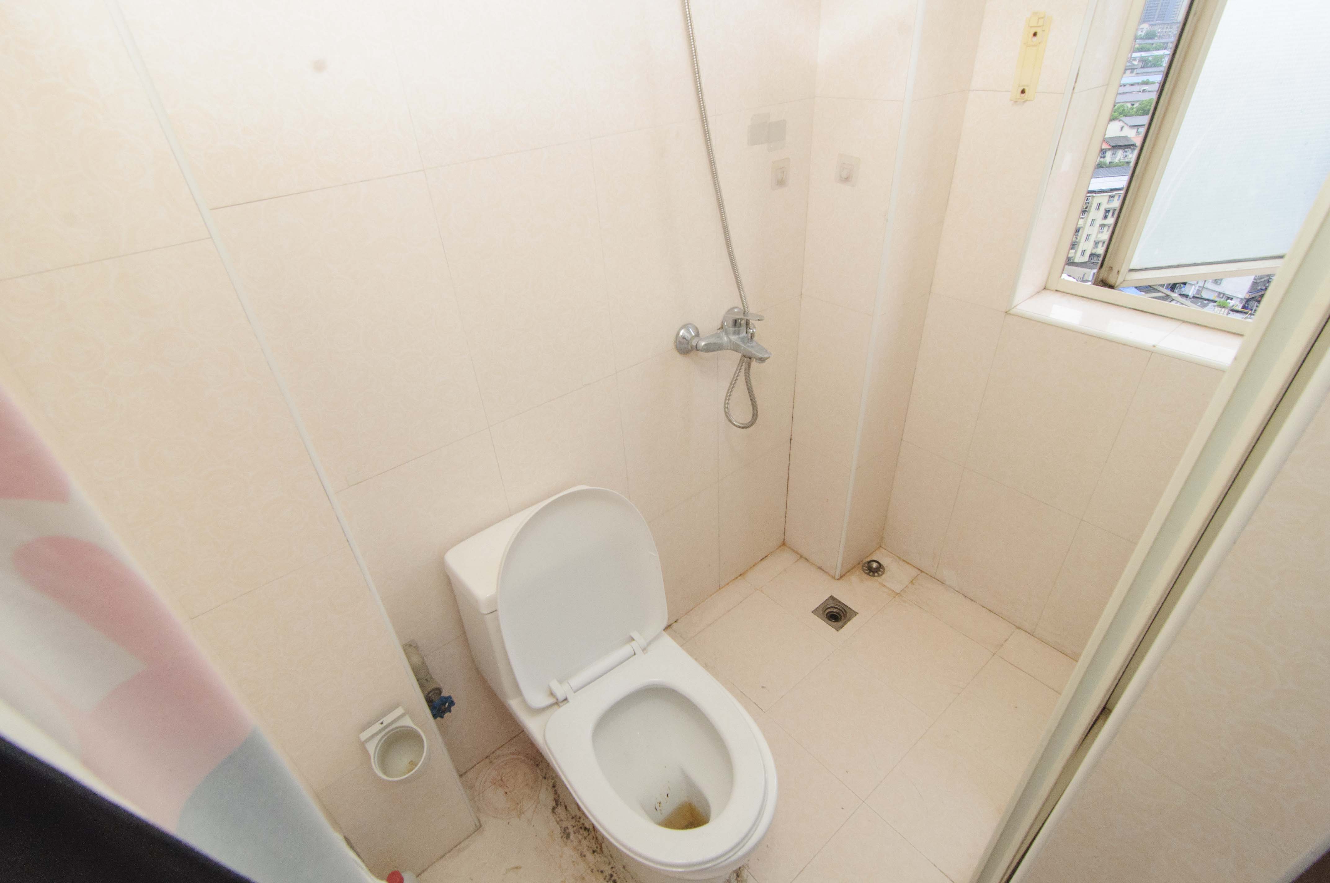 白沙晶城  1室1厅1卫    44.4万卫生间