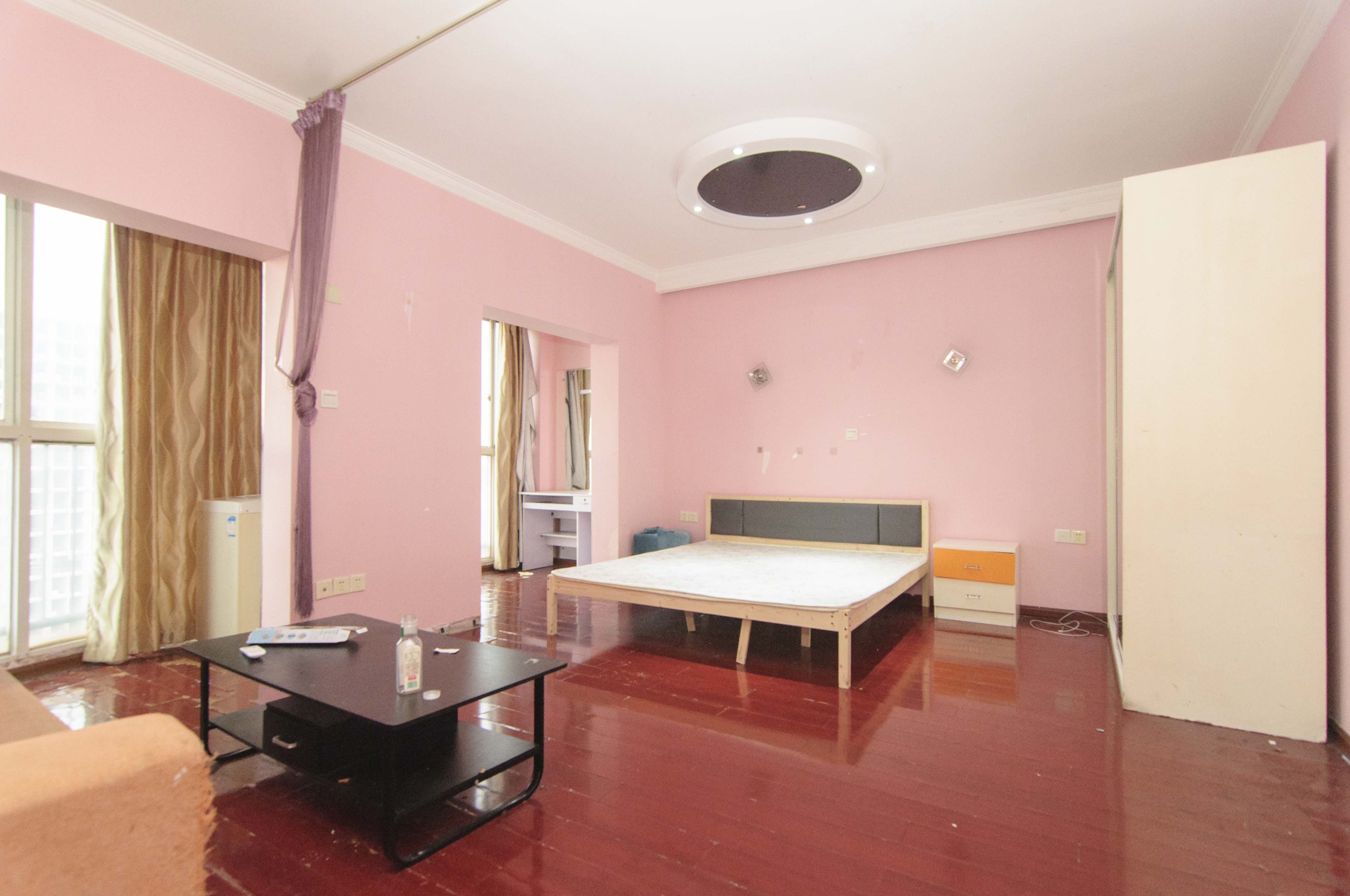 白沙晶城  1室1厅1卫    44.4万客厅