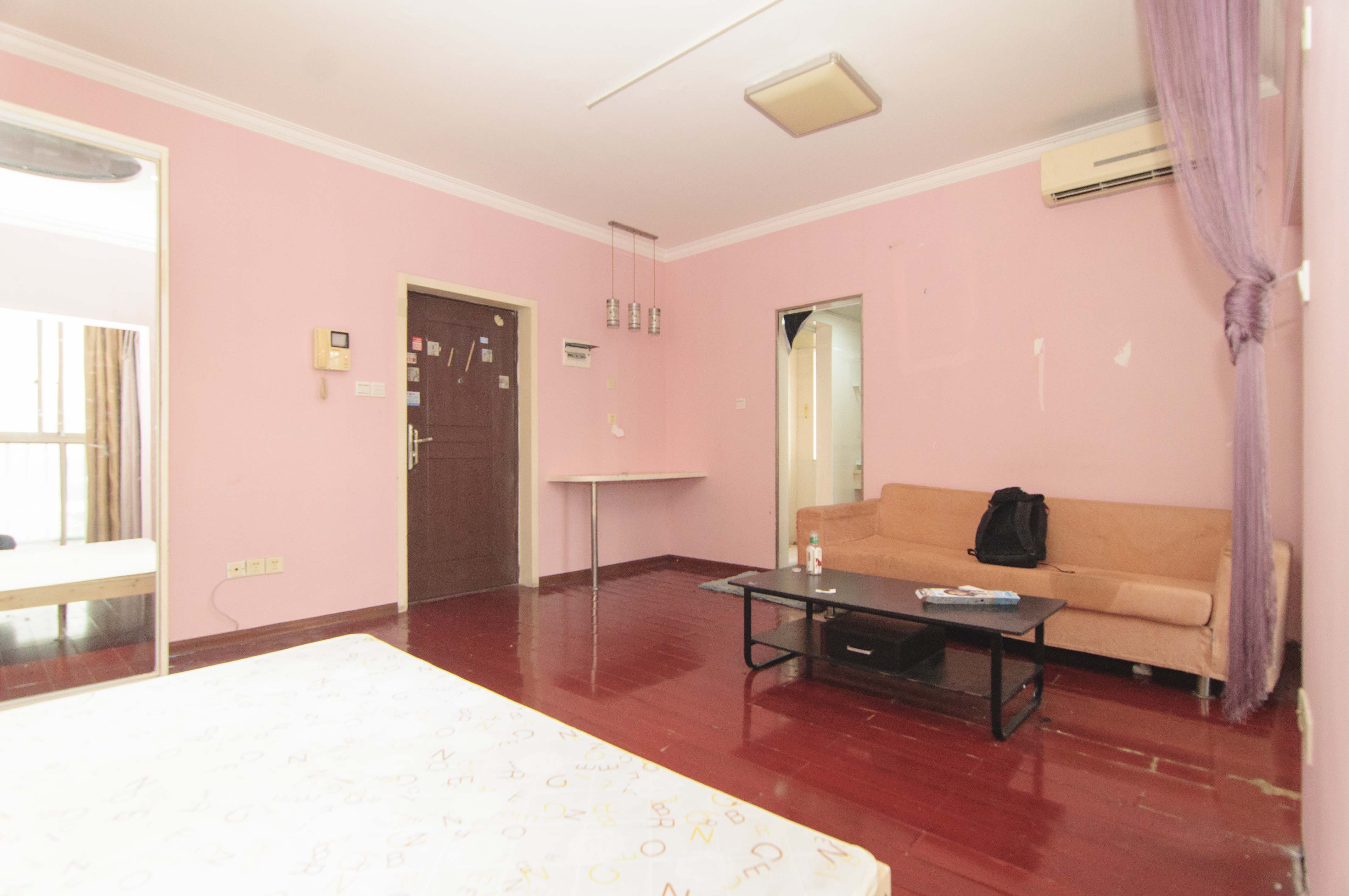 白沙晶城  1室1厅1卫    44.4万客厅