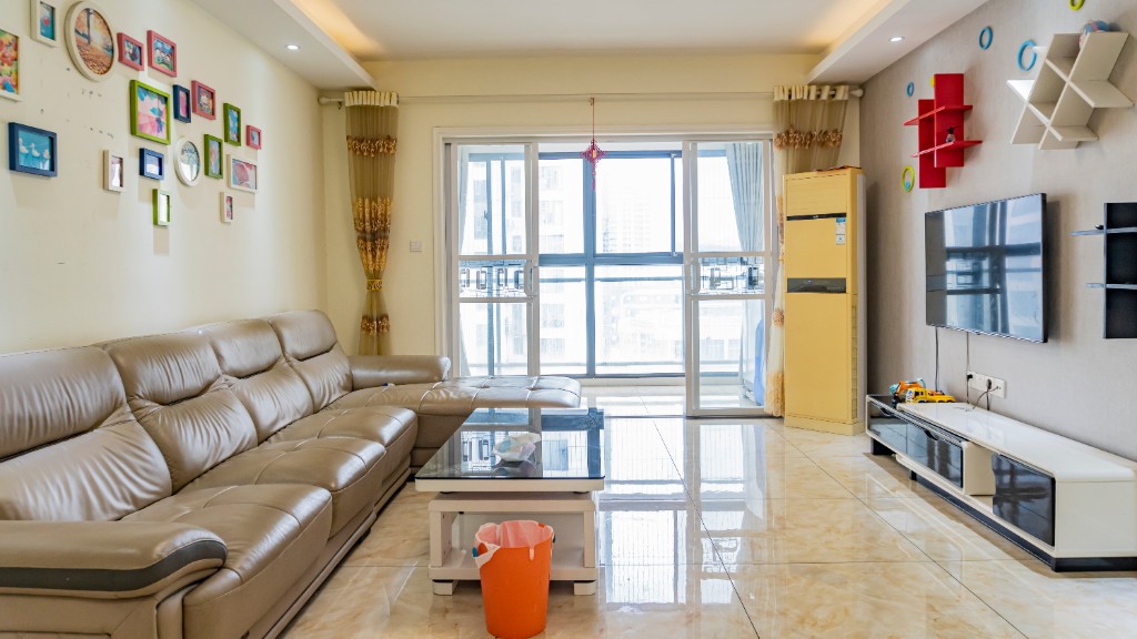 梓山湖领御  3室2厅2卫    80.0万 梓山湖领御  3室2厅2卫    80.0万客厅