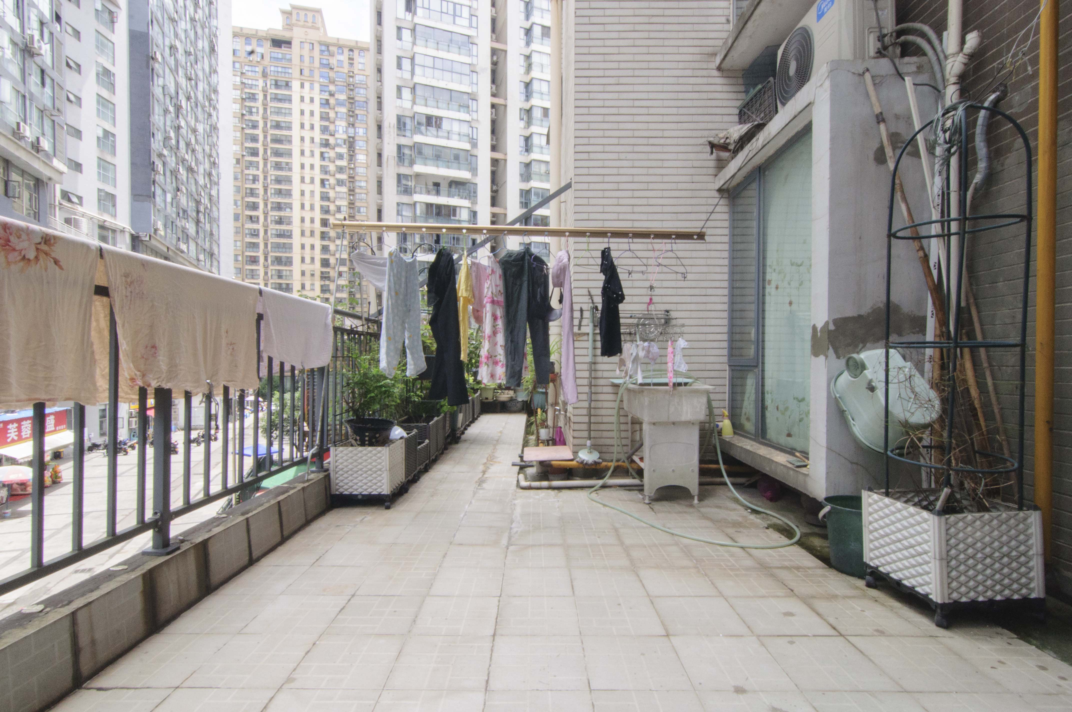 華菱藍(lán)調(diào)國(guó)際（華菱.香墅美地）  4室2廳2衛(wèi)    138.0萬(wàn)陽(yáng)臺(tái)