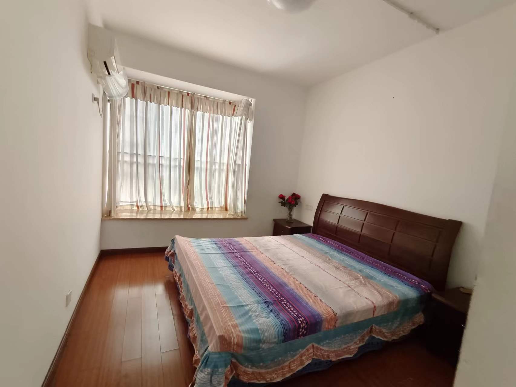 城市风景  4室2厅2卫    100.0万 城市风景  4室2厅2卫    100.0万客厅