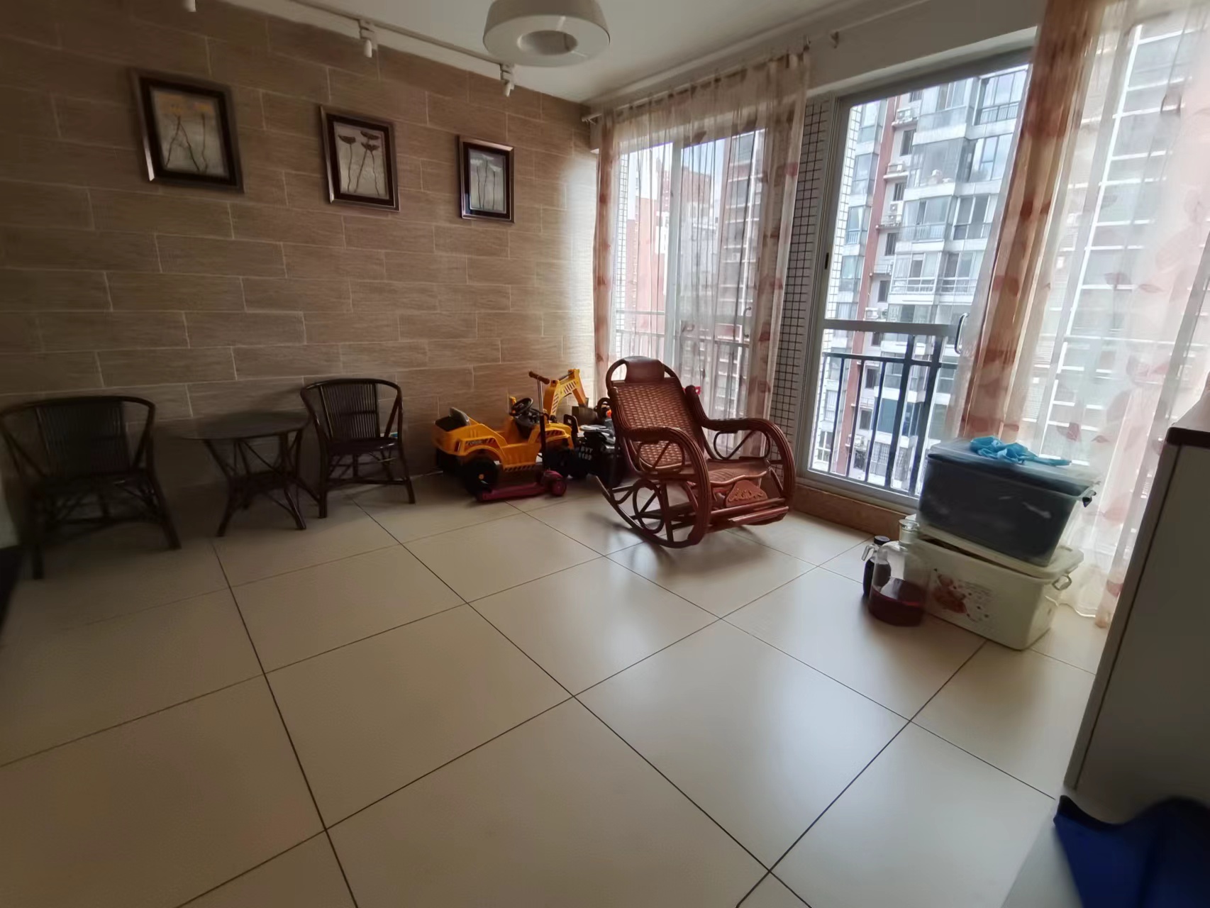 城市风景  4室2厅2卫    100.0万 城市风景  4室2厅2卫    100.0万客厅