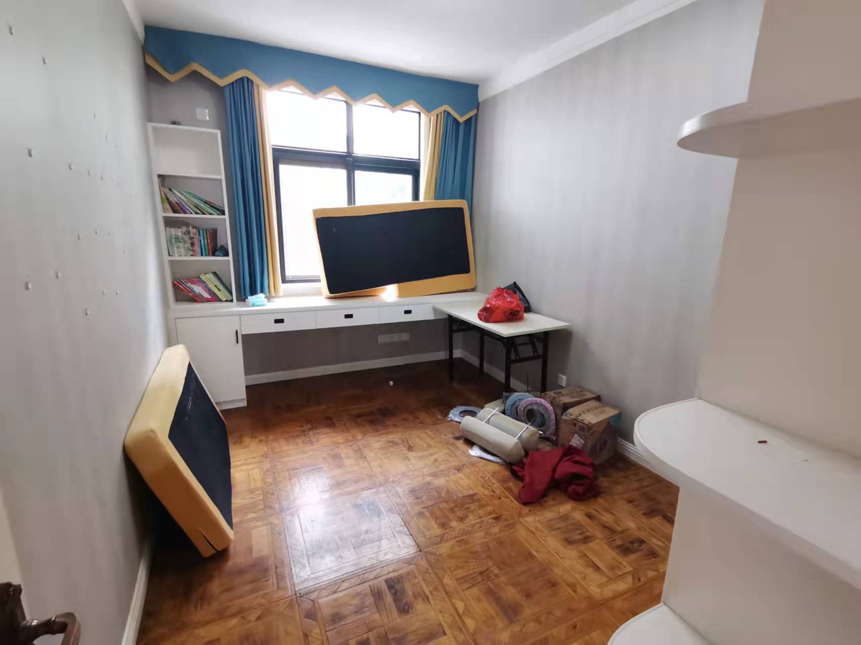 嘉盛华府 4室2厅2卫 85.0万 嘉盛华府 4室2厅2卫 85.0万客厅