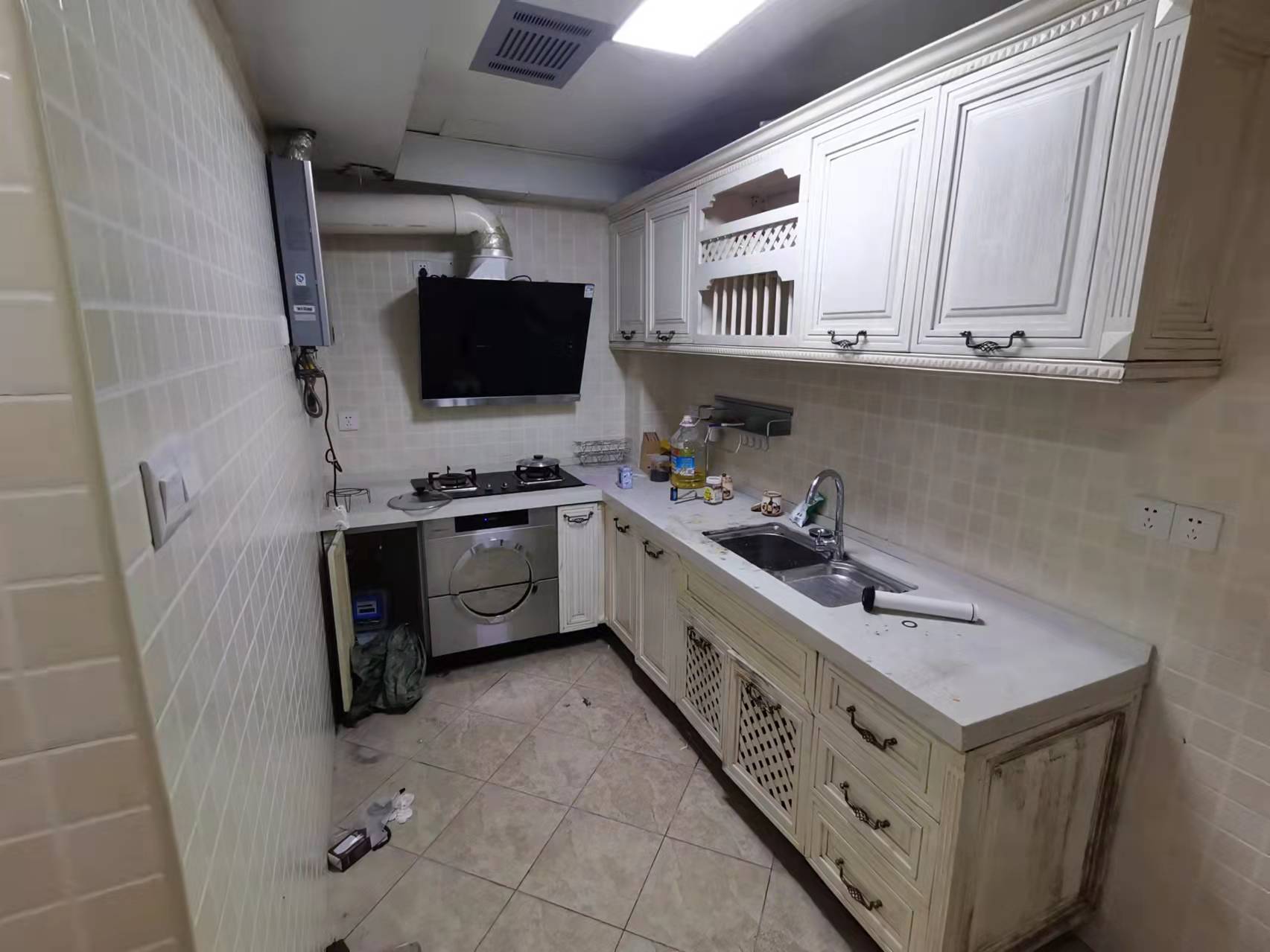 嘉盛华府 4室2厅2卫 85.0万 嘉盛华府 4室2厅2卫 85.0万客厅