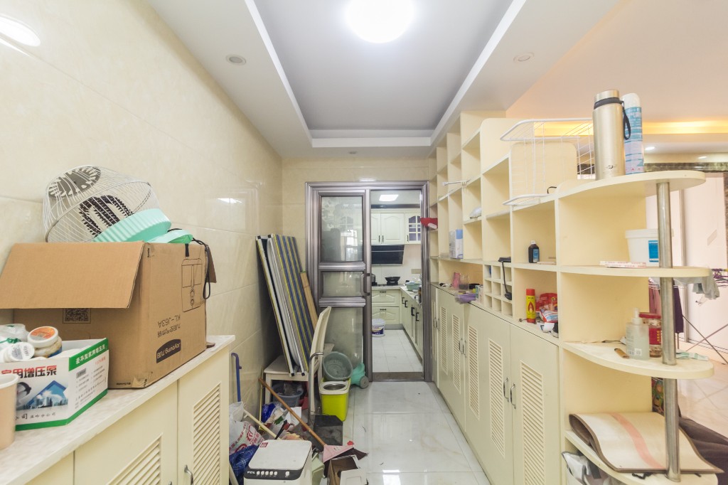 领东汇  3室2厅1卫    82.8万客厅