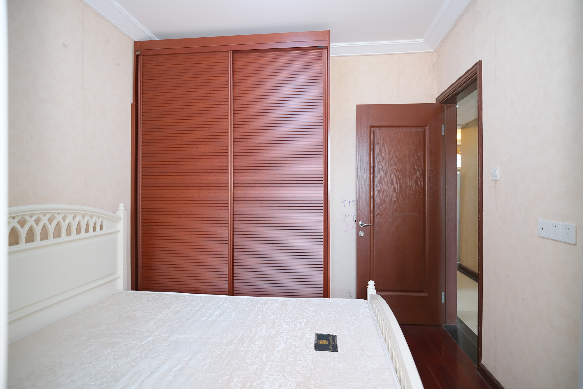 郡原居里 3室2厅1卫 50.0万 郡原居里 3室2厅1卫 50.0万卧室