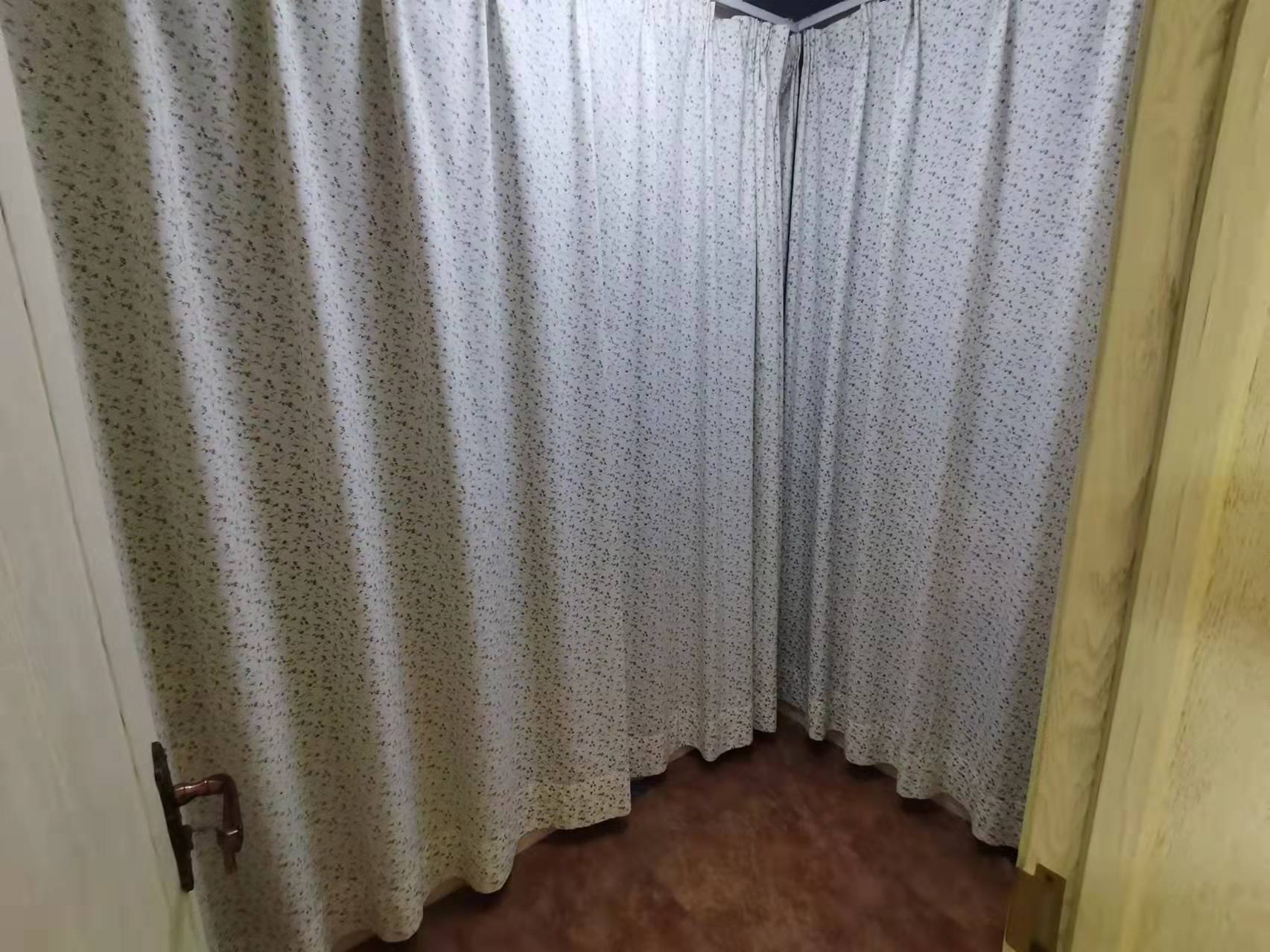 嘉盛华府 4室2厅2卫 85.0万 嘉盛华府 4室2厅2卫 85.0万客厅