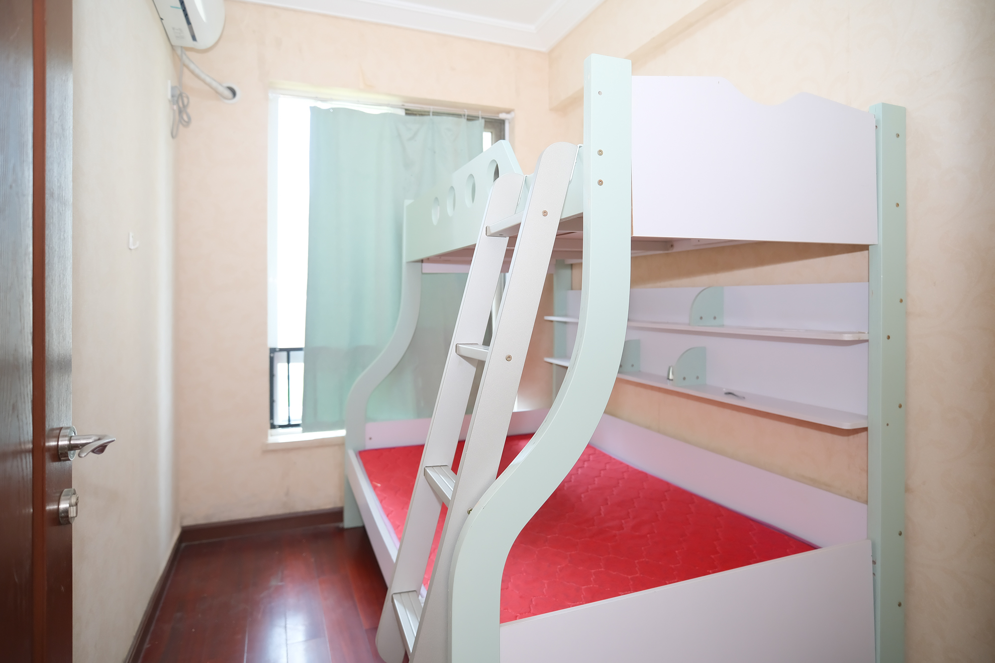 郡原居里 3室2厅1卫 50.0万 郡原居里 3室2厅1卫 50.0万卧室