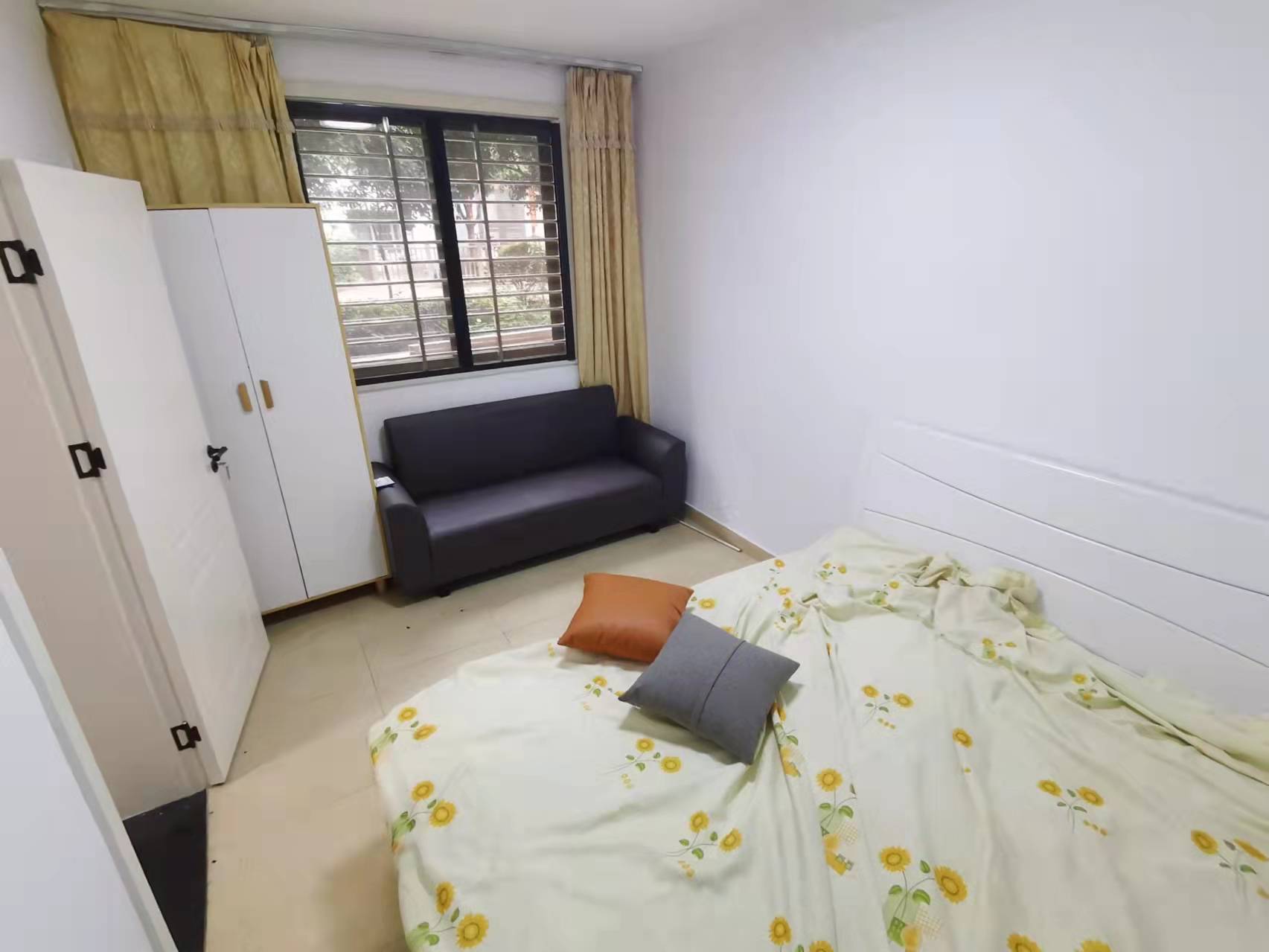 嘉盛华府 4室2厅2卫 85.0万 嘉盛华府 4室2厅2卫 85.0万客厅