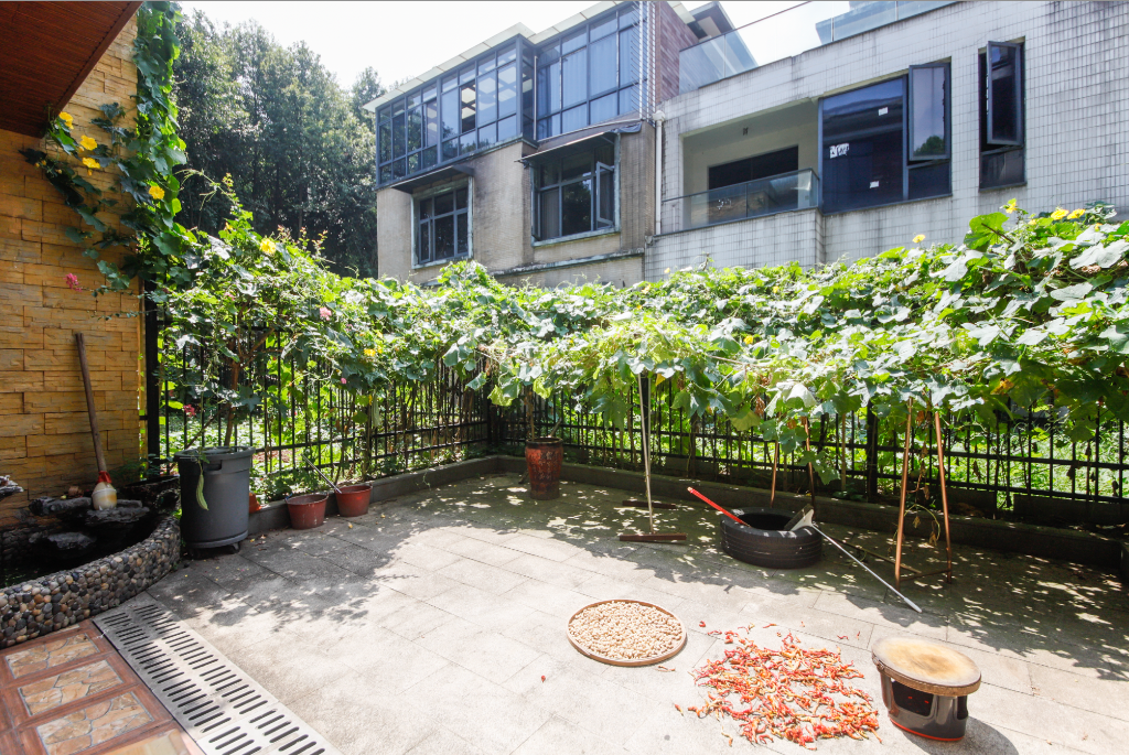 保利麓谷林语G区  5室2厅2卫   594.80万阳台