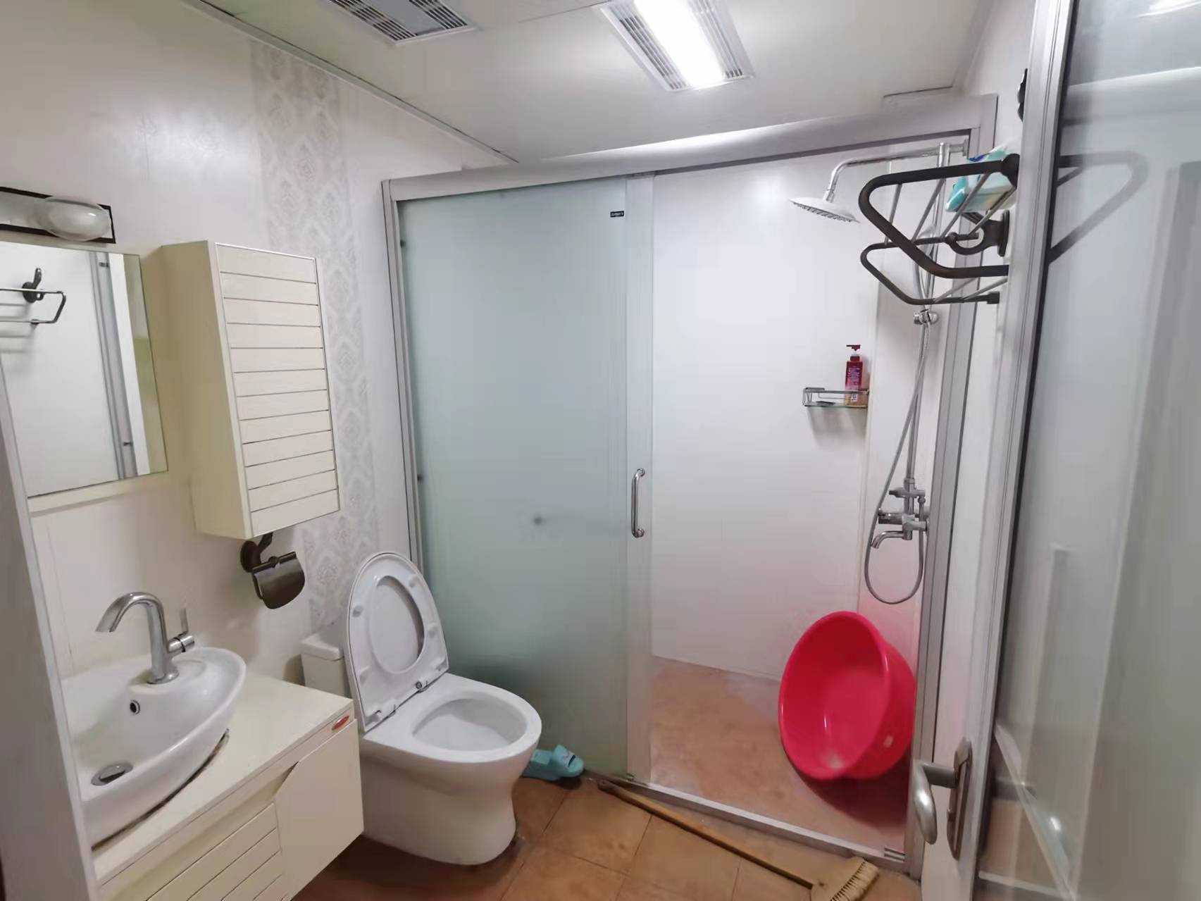 嘉盛华府 4室2厅2卫 85.0万 嘉盛华府 4室2厅2卫 85.0万客厅