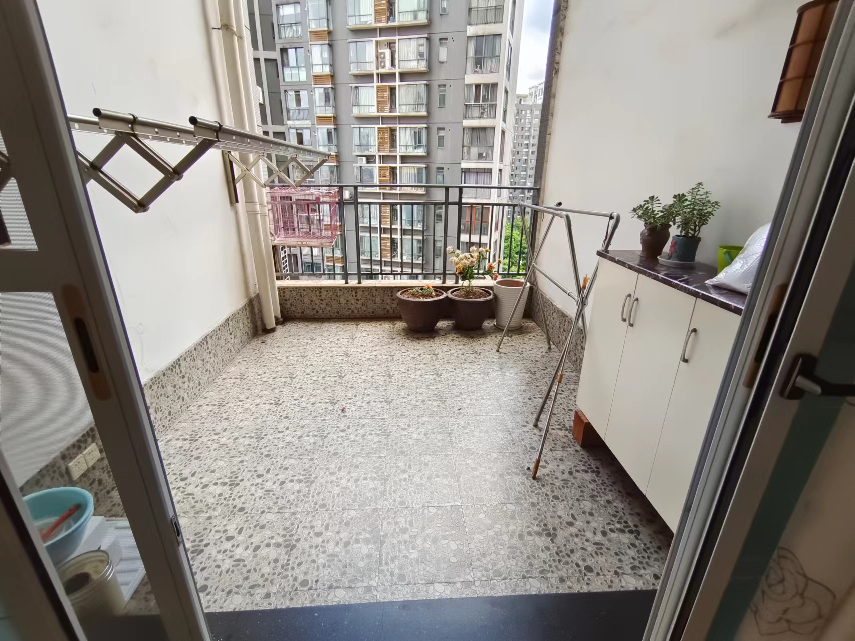 城市风景  4室2厅2卫    100.0万 城市风景  4室2厅2卫    100.0万客厅