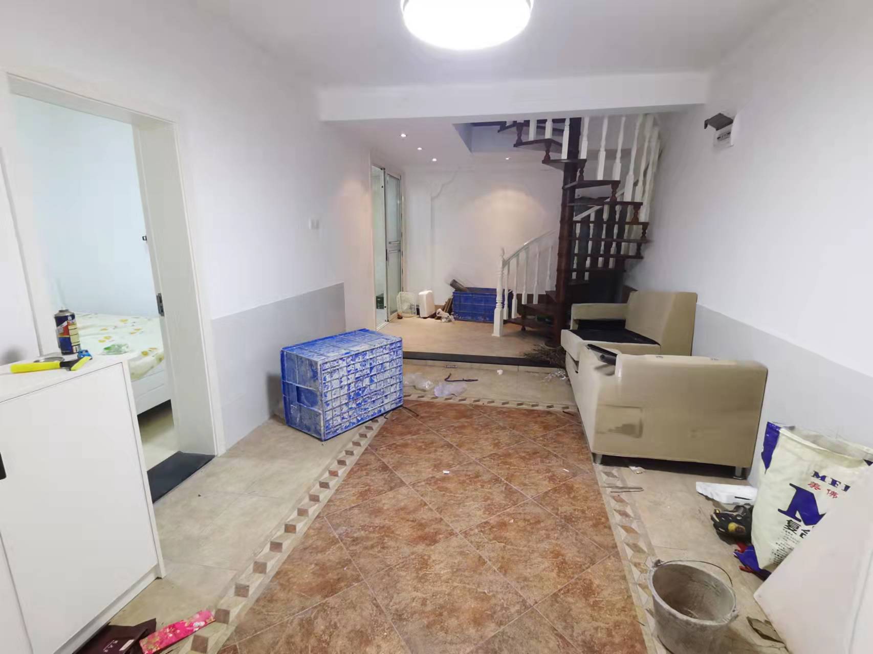 嘉盛华府 4室2厅2卫 85.0万 嘉盛华府 4室2厅2卫 85.0万客厅