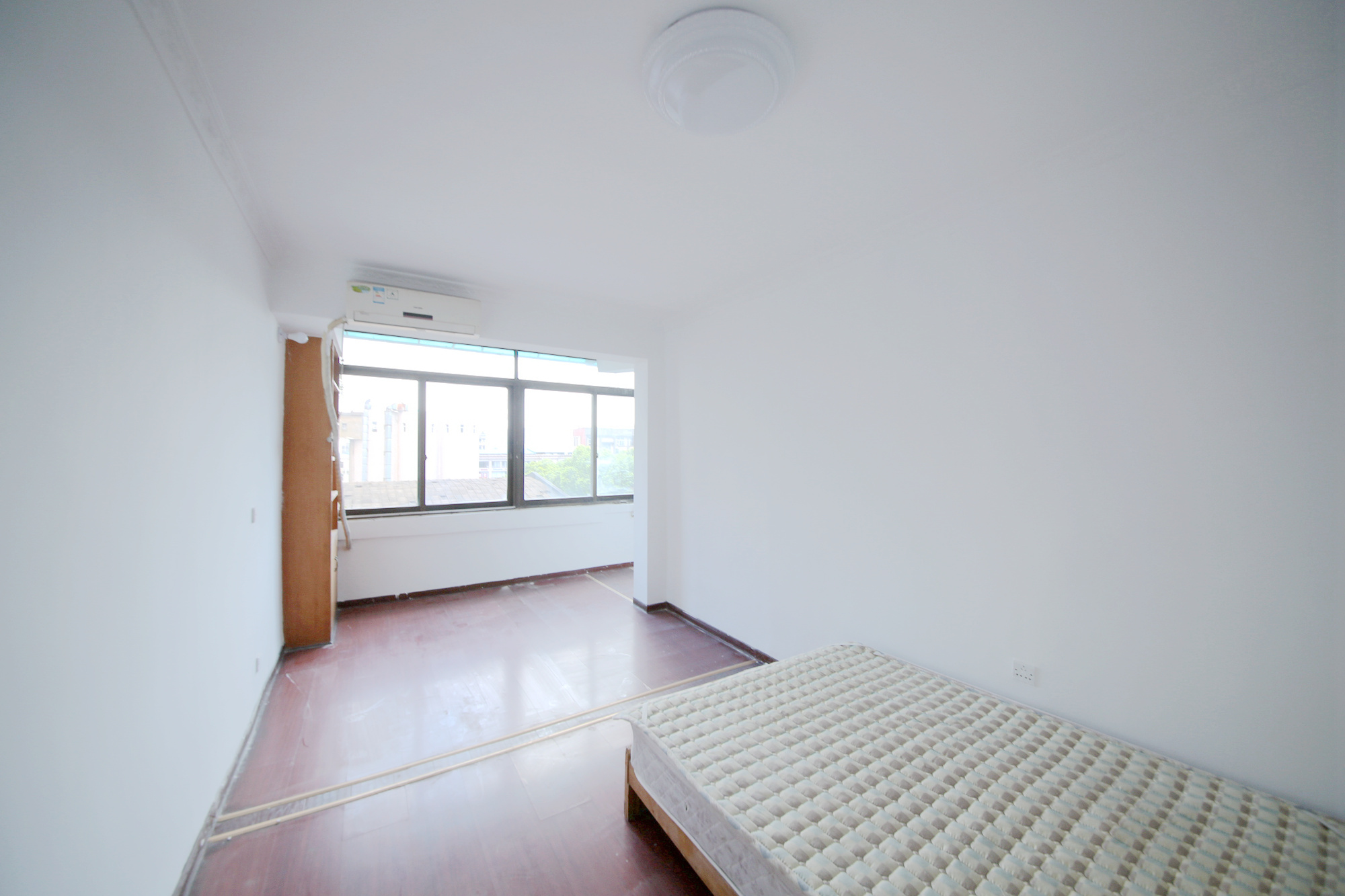 市直属机关宿舍  2室1厅1卫    57.0万卧室