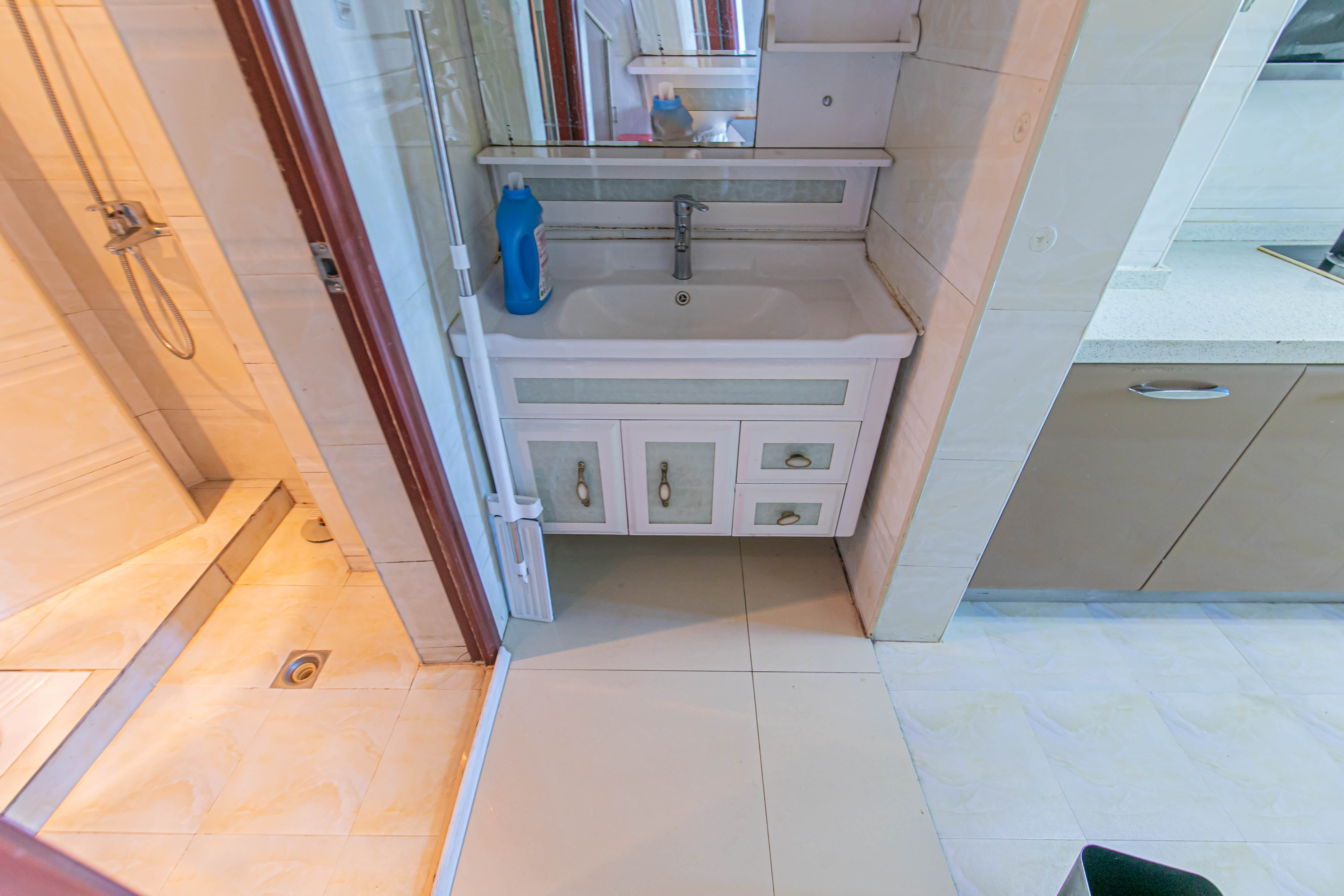 湖湾世景  1室1厅1卫    31.8万 湖湾世景  1室1厅1卫    31.8万卫生间