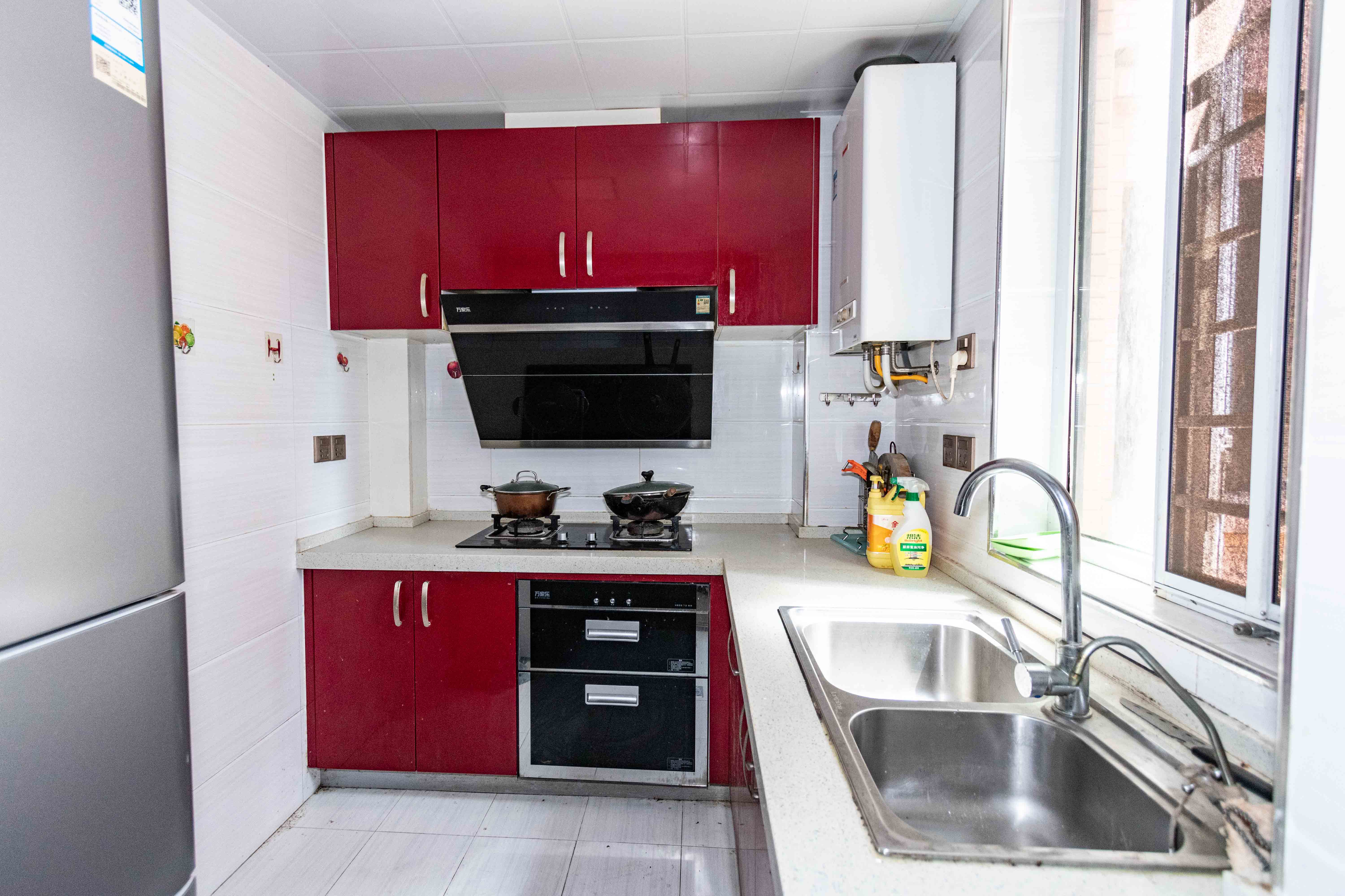 丽发新城  3室2厅2卫    88.8万厨房